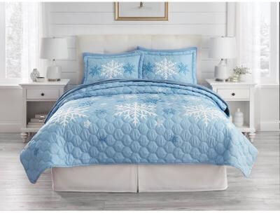 BH Studio Reversible Quilt by BH Studio in Snowflake (Size FL/QUE)