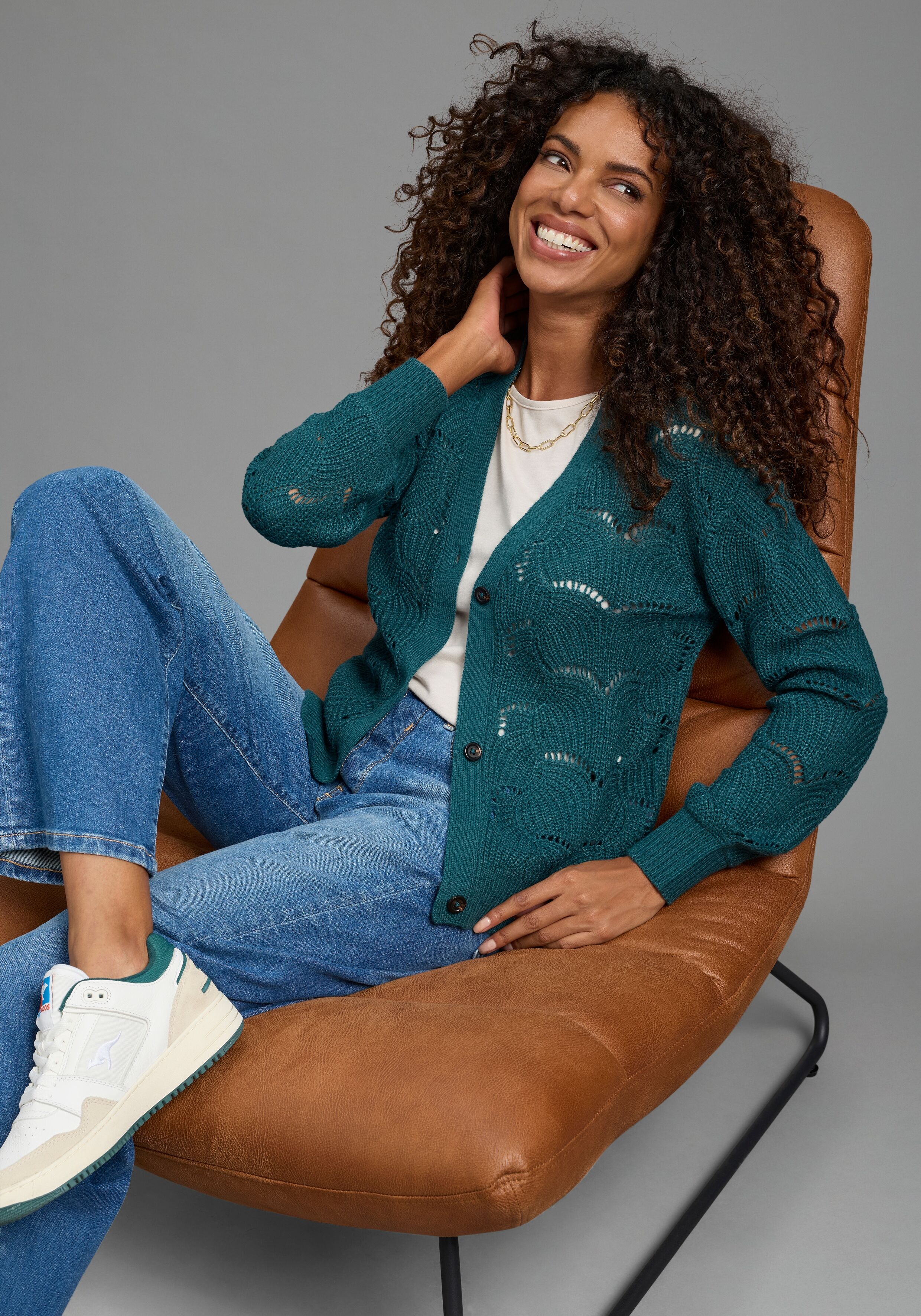 Strickjacke LAURA SCOTT "mit Ajourstrickmuster", Damen, Gr. 36/38, grün (petrol), Strick, Obermaterial: 100% Polyacryl, unifarben, lässig geschnitten kurz, V-Ausschnitt, weit Bündchen, Strickjacken Strickjacke, kurz geschnitten
