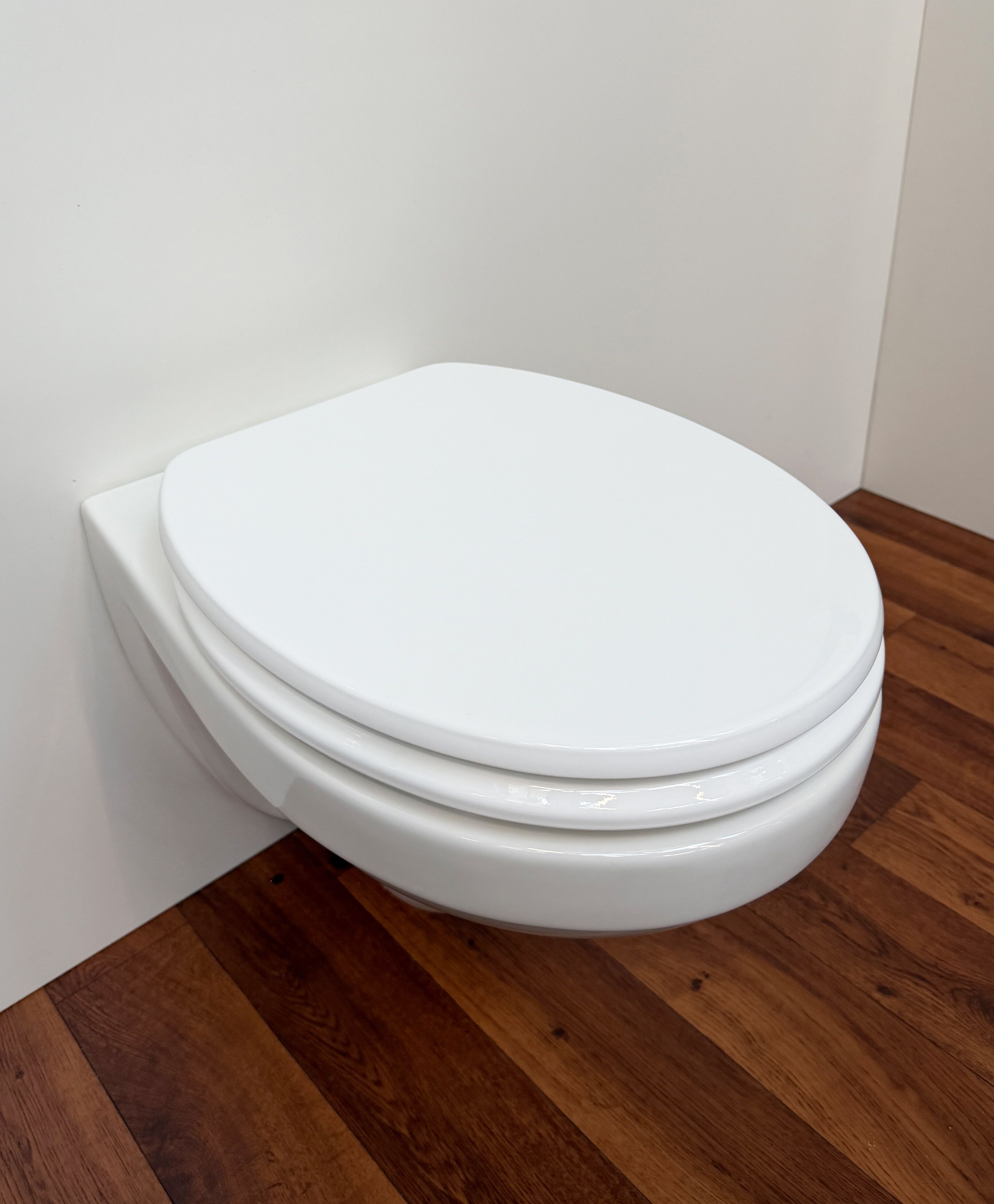 WC-Sitz WELLTIME "Classic Colours", weiss (salz, weiß), B:37,5cm L:45cm, MDF - Mitteldichte Holzfaserplatte, WC-Sitze, WC-Sitz, Kratzfester Klo-Sitz mit einem Holzkern und Absenkautomatik salz, weiß Einheitsgröße
