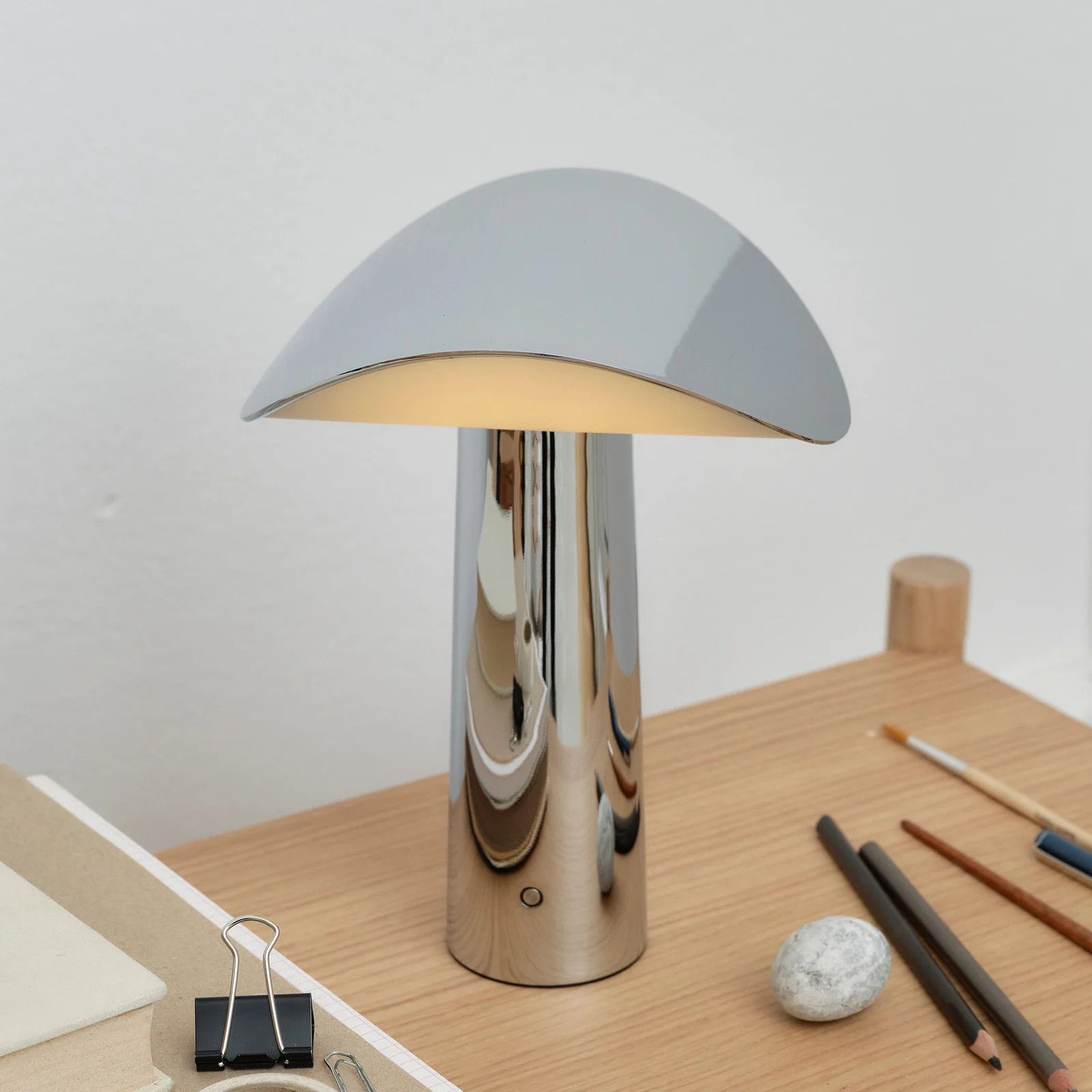 GEJST Lium LED tafellamp met oplaadbare batterij, chroom, modern design