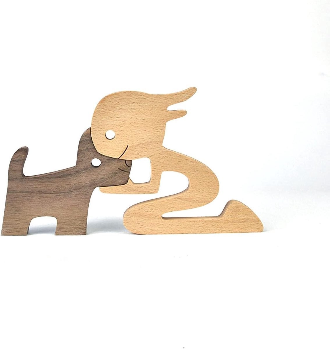 Handgesneden houten ornament van een vrouw met hond voor woonkamer decoratie