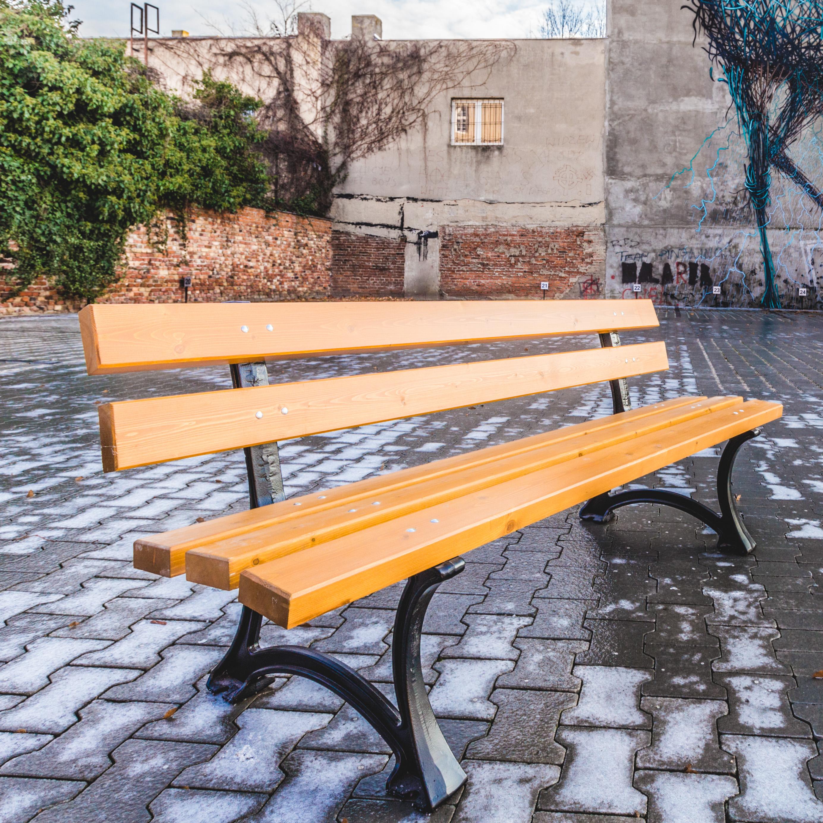 REKORD LODZKA Tek Gartenbank 170 x 59 x 73 cm Robuste Parkbank aus Metall und Holz mit Rückenlehne wetterfeste Outdoor Sitzbank