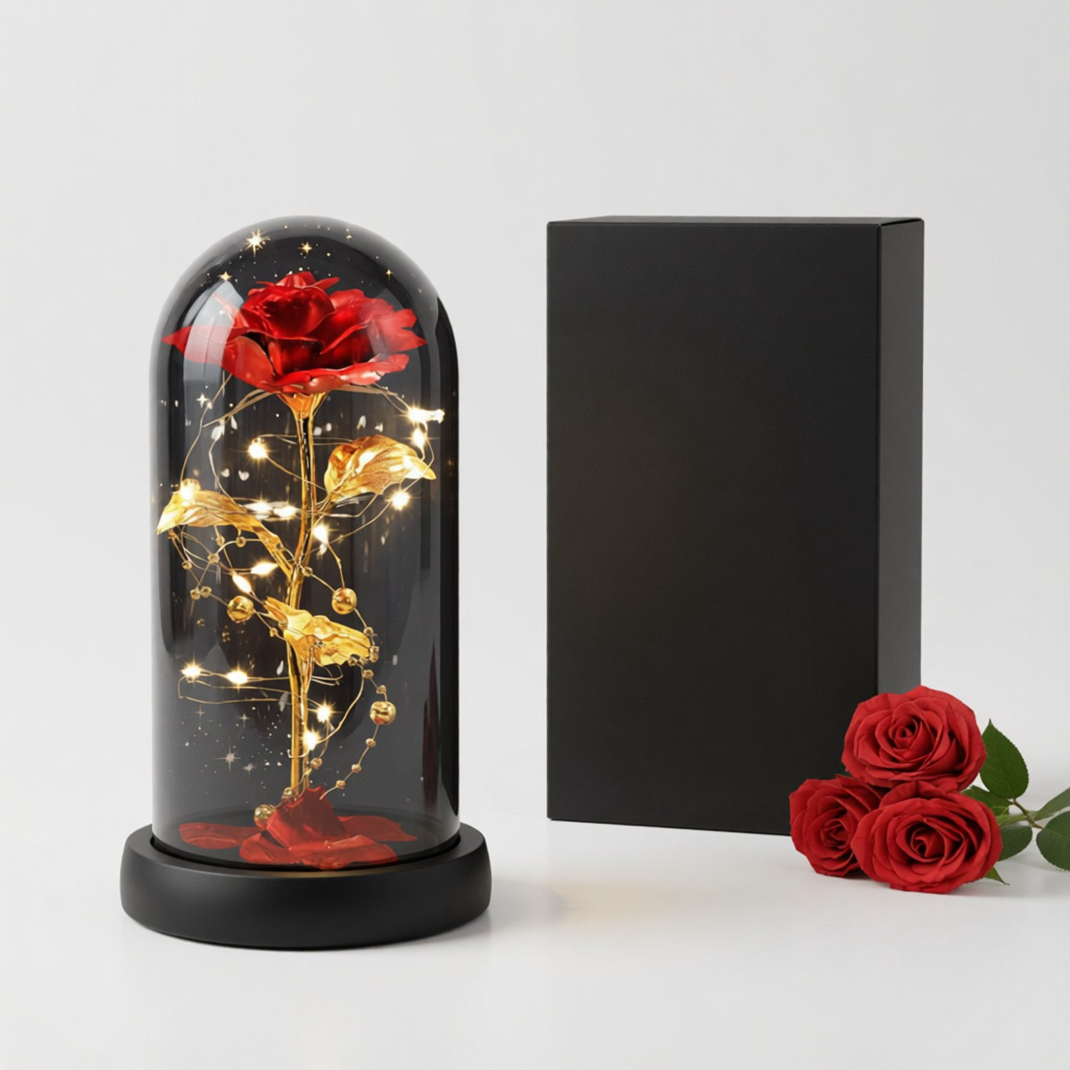 Merkloos LED Kunstroos in Glazen Stolp met Verlichting – Rode Roos met Gouden Bladeren – Voor Binnen