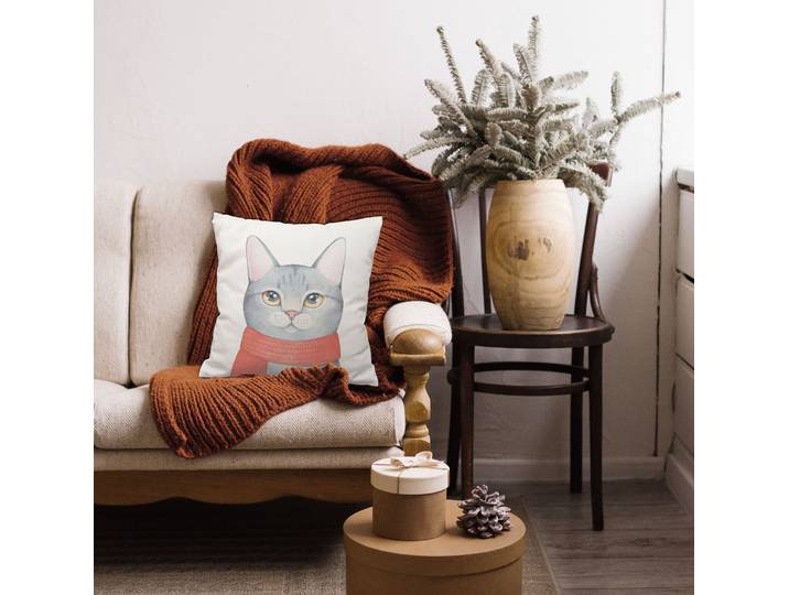 Dekokissen QUEENCE Katze mit Schal im Winter , weiss (bedruckt gemustert), B:40cm H:1cm L:40cm, Polyester, Dekokissen_Sitzkissen_Kissenhüllen, Dekokissen, Dekokissen mit HD Premium Druck Weihnachten