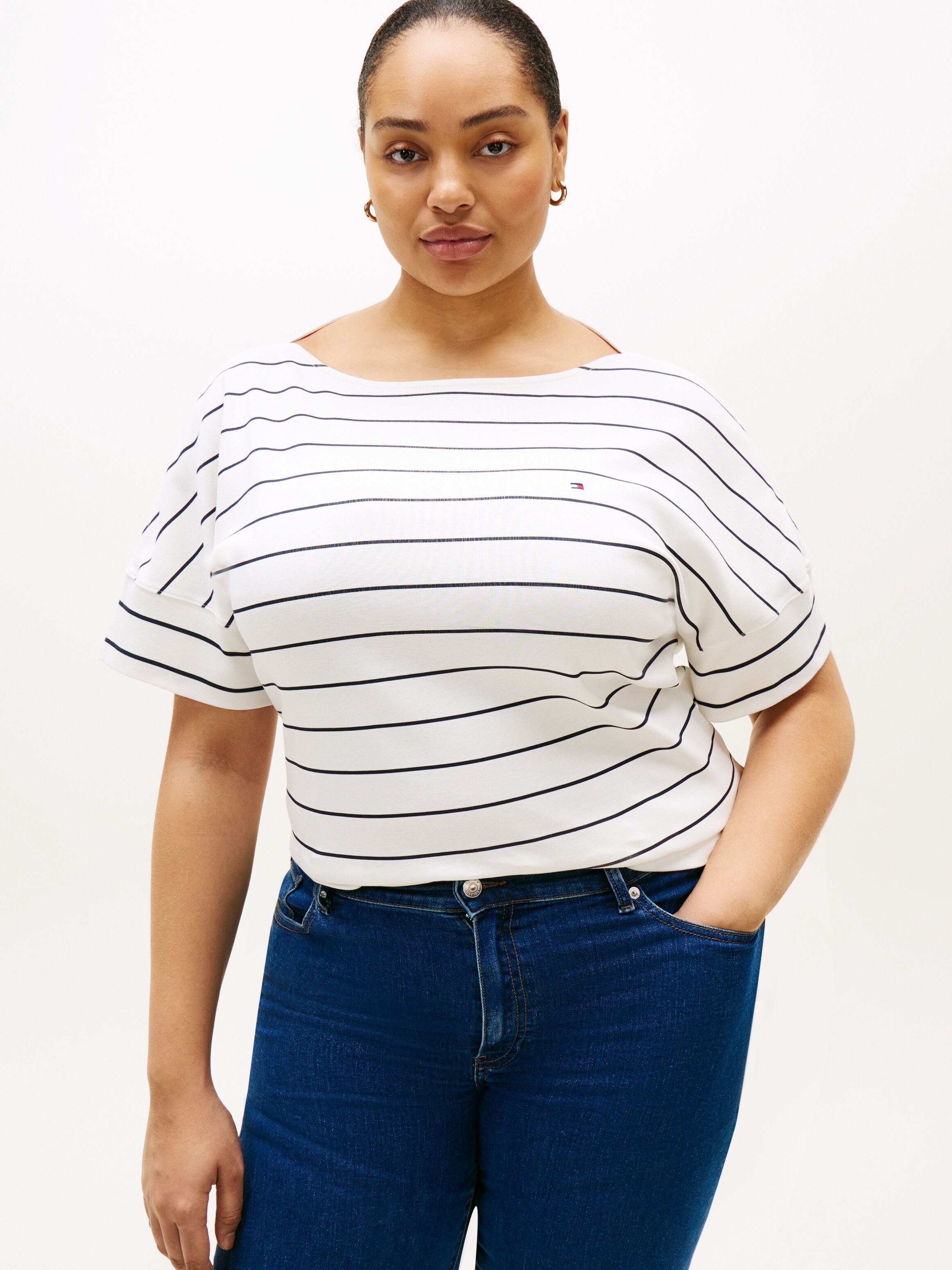 Kurzarmshirt TOMMY HILFIGER CURVE "CRV MDRN CODY CAP SLV C-NK TEE", Damen, Gr. 52, weiss (breton, ecu, schwarz night navy), Single Jersey, Obermaterial: 100% Baumwolle, gestreift, normal, U-Boot-Ausschnitt, Shirts Kurzarmshirt, in grossen Grössen breton, 