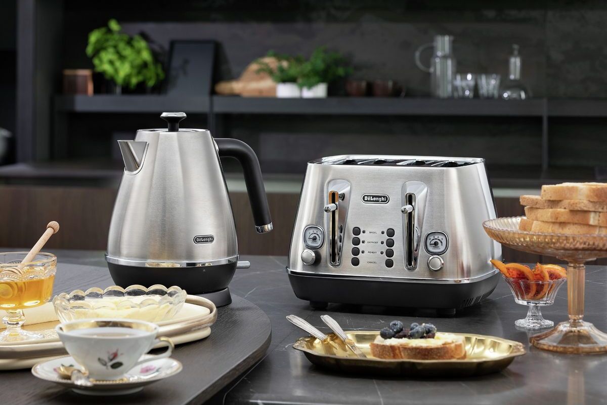 DeLonghi Moments CTI4003.M 4-Slice Toaster - Stainless Steel