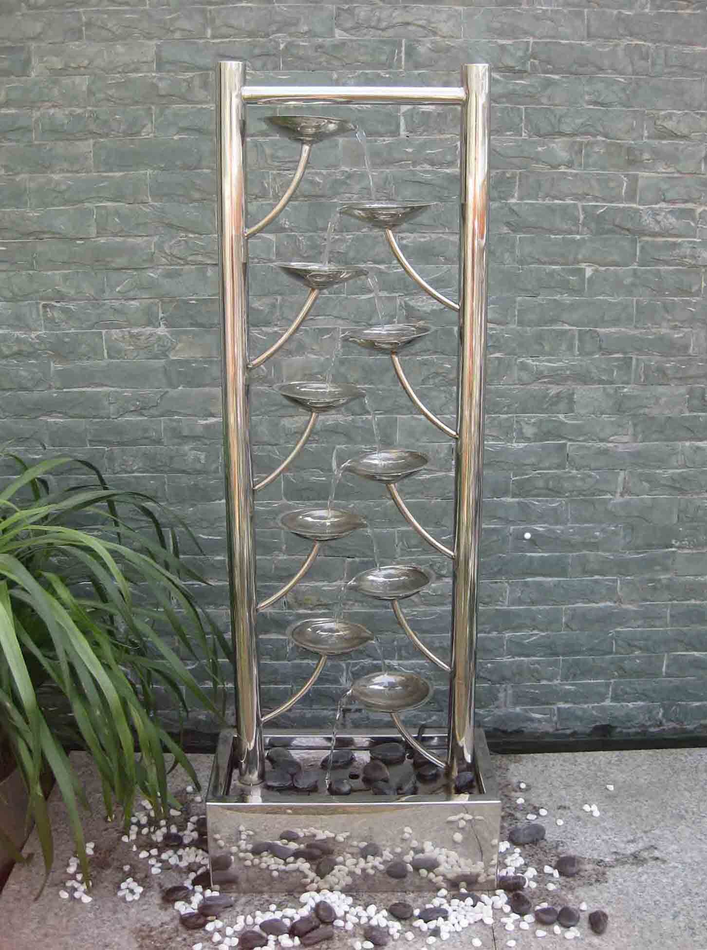 KÖHKO Wasserwand ca. 97CM aus Edelstahl in Blättenform mit LED-Beleuchtung...