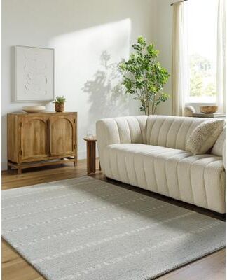 Livabliss Yosef Casual Solid Color Wool Area Rug