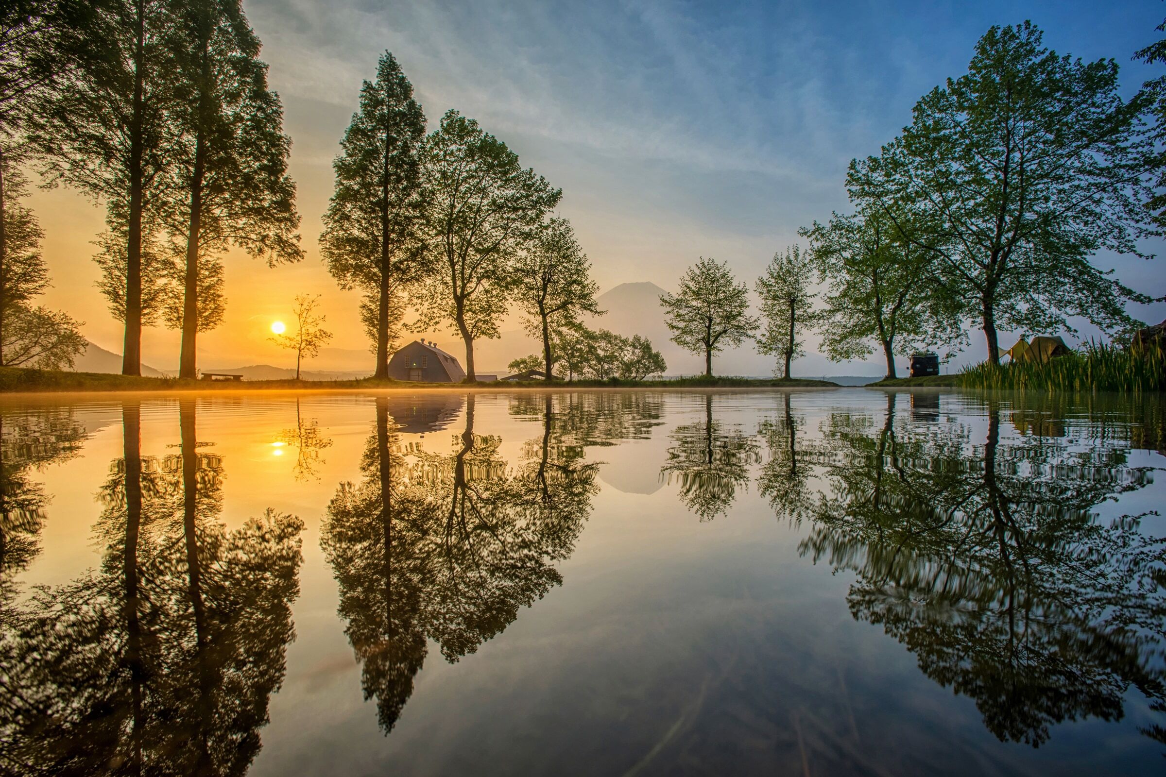 Fototapete PAPERMOON "Photo-Art CHANWIT WHANSET, MOUNT FUJI SPIEGELT SICH IM SEE, JAPAN", bunt, B:3,5m L:2,6m, Vlies, Tapeten