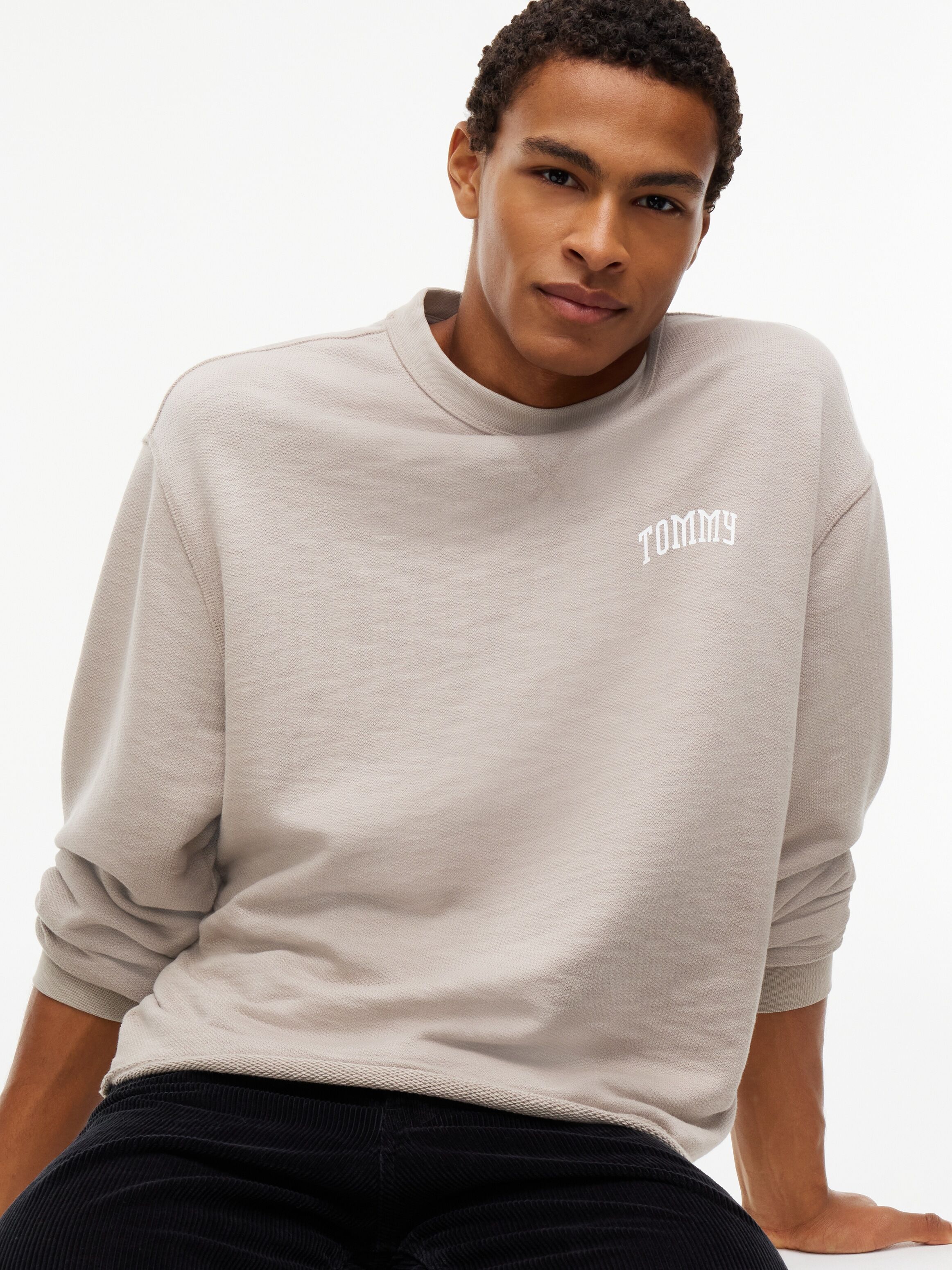 Sweatshirt TOMMY JEANS "TOMMY OPEN", Herren, Gr. S, beige (limestone dust), Sweatware, Obermaterial: 100% Baumwolle, unifarben, relaxed fit normal, Rundhals, eingesetzt angesetztes Bündchen, Sweatshirts Sweatshirt, Regular fit mit Rundhalsausschnitt limes