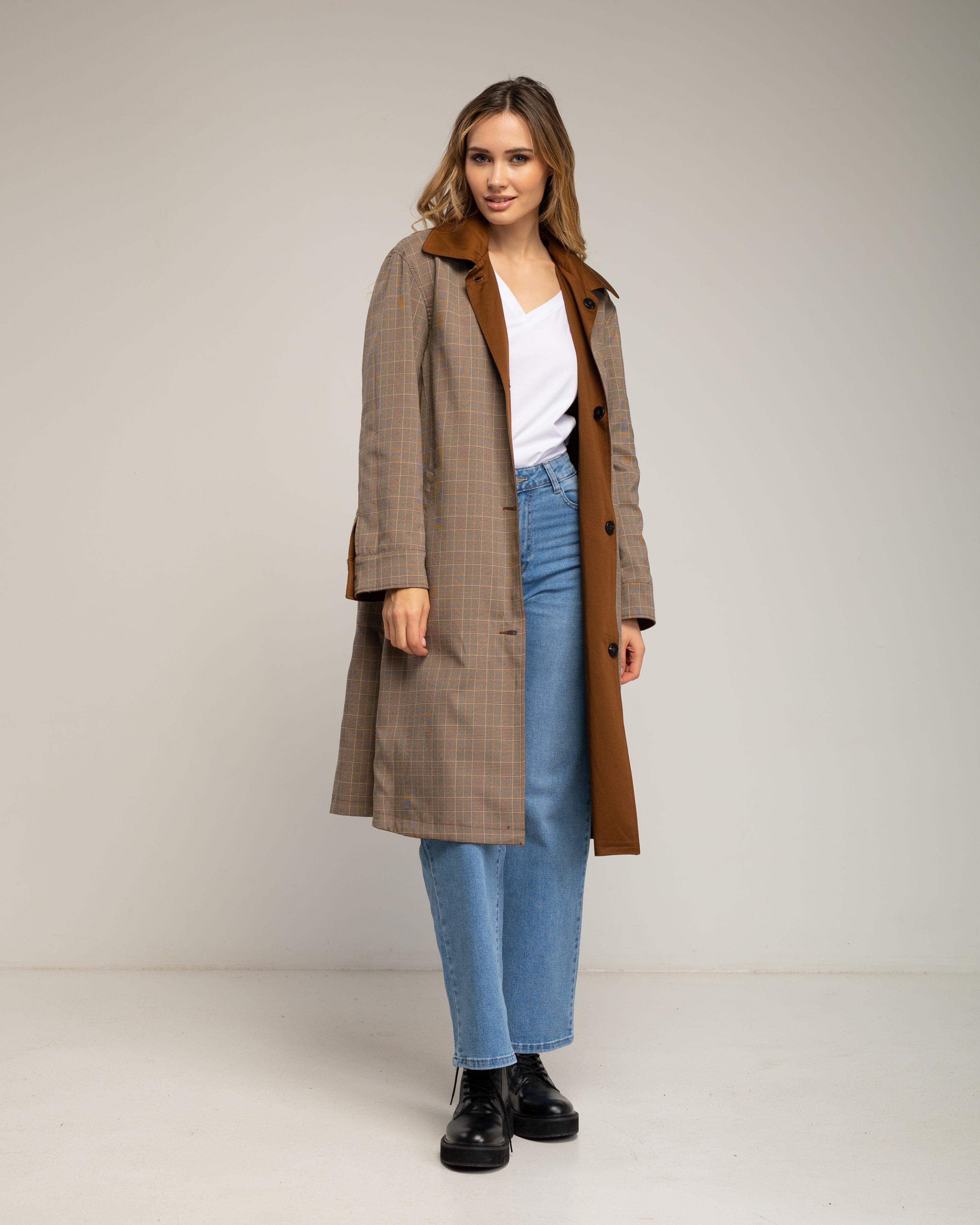 Lange omkeerbare trenchcoat, effen aan de ene kant en geruit aan de andere kant, met zijzakken