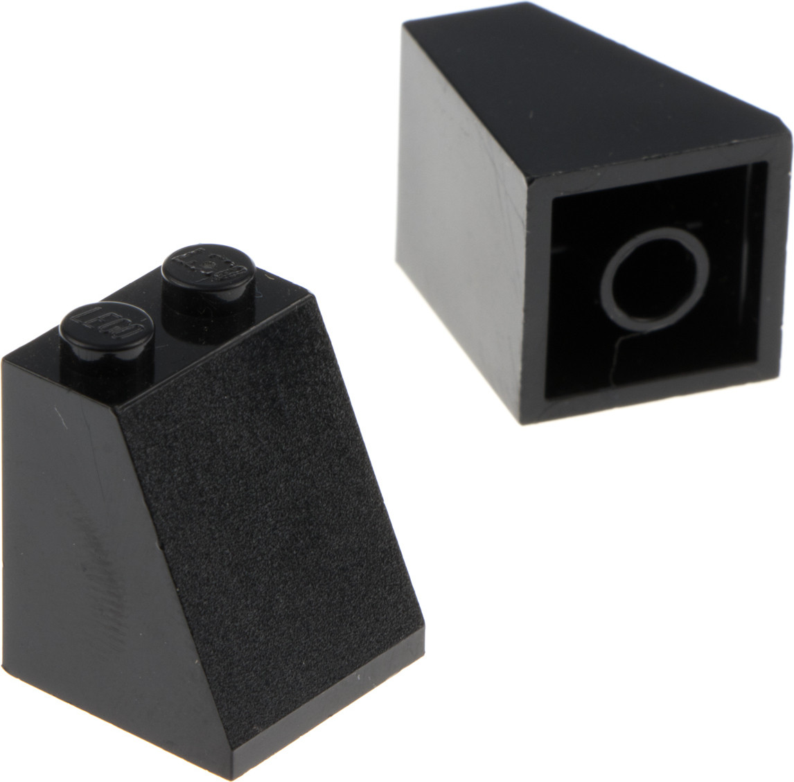 Lego Dachstein 65° 2x2x2 zwarte schuine steen met bodem en buis 3678b, 2 stuks