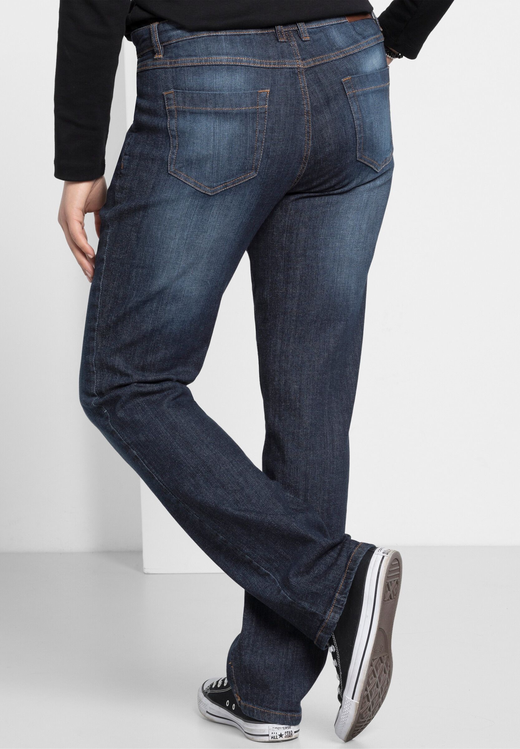 Bequeme Jeans SHEEGO "Stretch-Jeans Gerade Jeans mit Used-Effekten", Damen, Gr. 104, L-Gr, blau (dunkelblau denim), Modisch, Jeans Bequeme Jeans, »Die Gerade« mit Used-Effekten