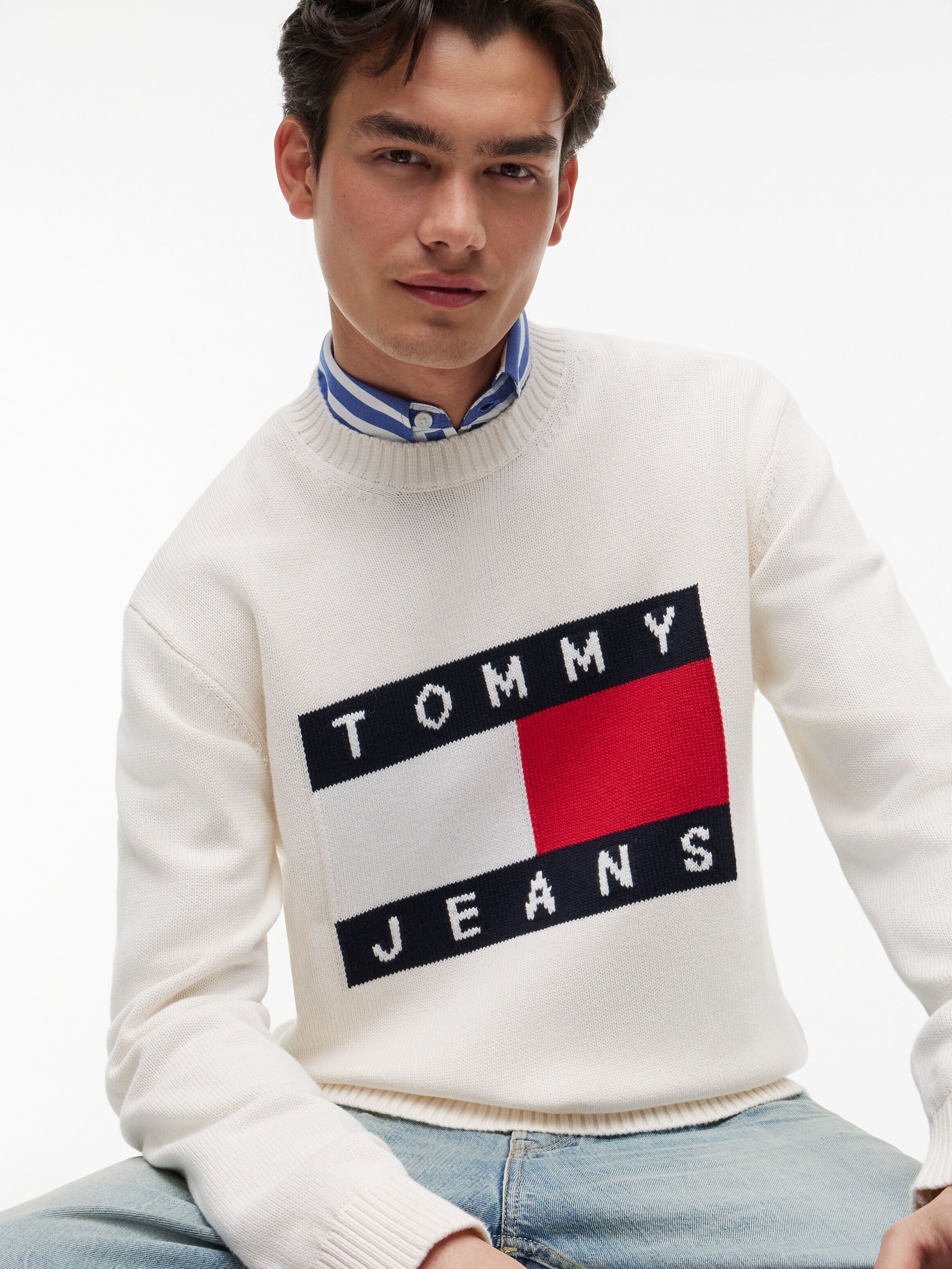 Strickpullover TOMMY JEANS "REGULAR FLAG SWEATER", Herren, Gr. M, weiss (ancient weiß), Strick, Obermaterial: 100% Baumwolle, unifarben, regular fit normal, Rundhals, eingesetzt Rippbündchen, Pullover Strickpullover, Regular fit mit Rundhalsausschnitt anc