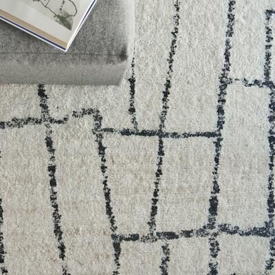 EXQUISITE RUGS Tahoe Hand-knotted Wool Ivory/Black Area Rug.