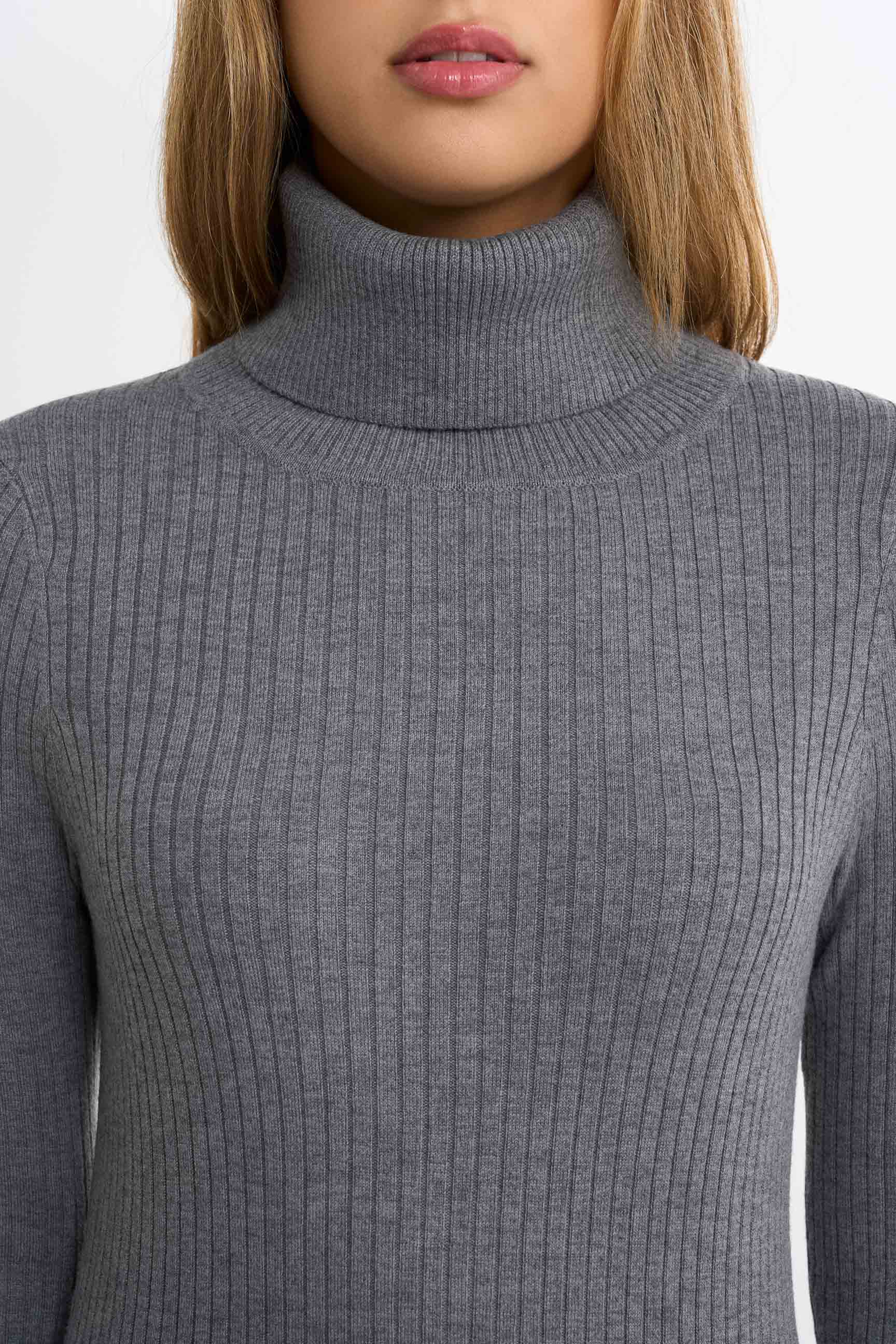 FAMME - Ribbed Turtleneck Sweater - Grey / XS