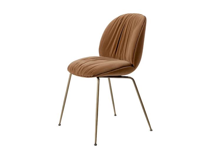 GUBI Beetle Soft stoel volledig gestoffeerd Sunday Dedar 112-antik messing
