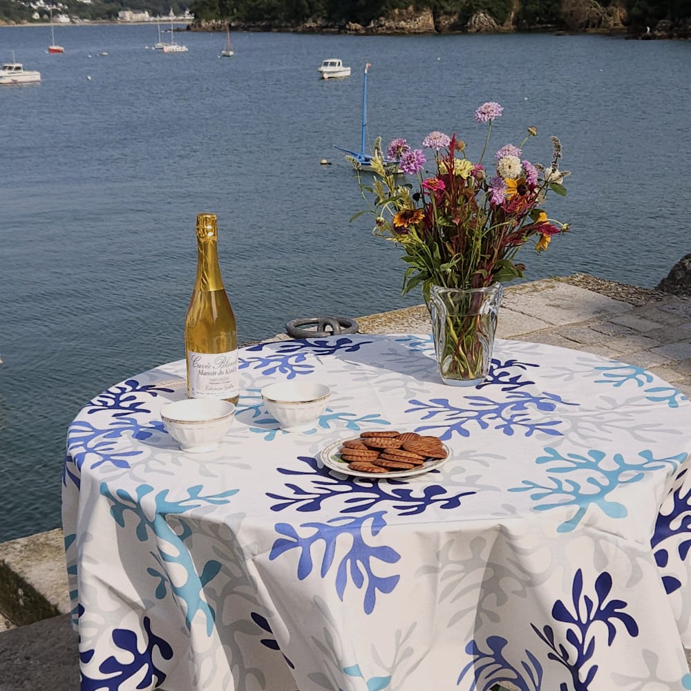 Fleur de Soleil Nappe enduite bleue ronde diam 160 cm Bleu 160x0x160cm