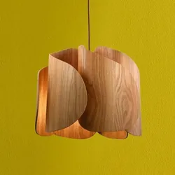 Pevero Pendelleuchte aus massivem Eschenholz in extravagant gebogener Form Ø42 von Fabas Luce