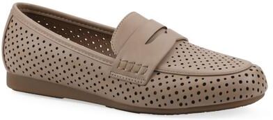 Women's Wallace Moc Loafer by White Mountain in Sand Smooth (Size 10 M)