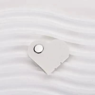 Uplifted Finds Heart Shaped PU Leather Cable Organizer High Performance Multifunctional Data Storage & Headphone Winding Clip white