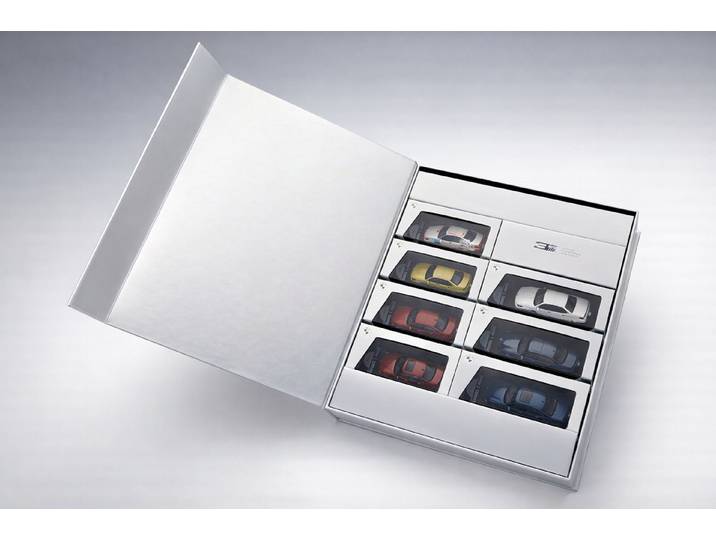 BMW Modellauto BMW Collector Car Edition - 50 Jahre BMW 3er - 7 Modelle in 1:64, (1-tlg)