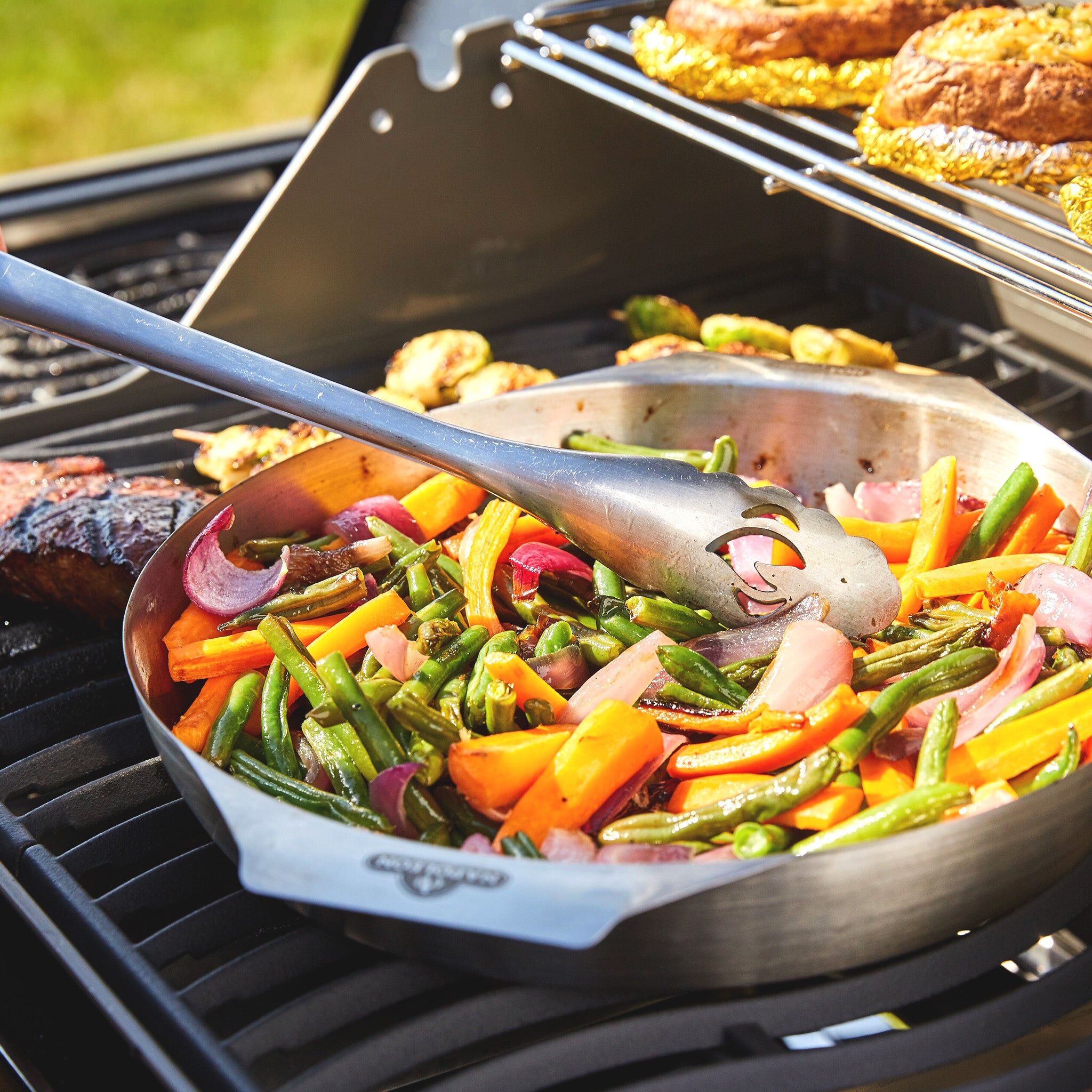 Napoleon Rogue 365 Gas Barbecue