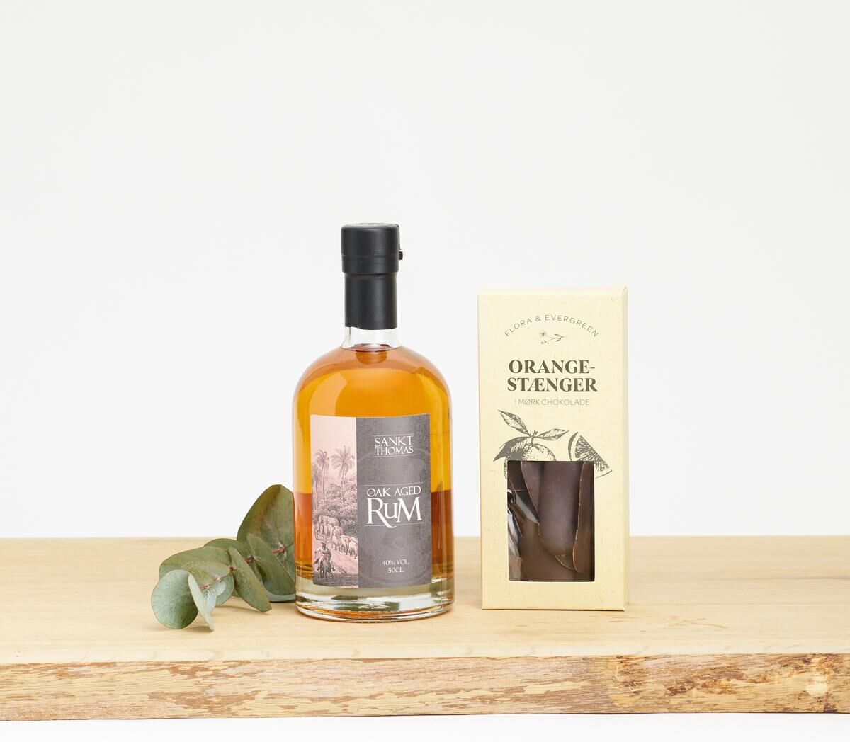 Sankt Thomas, Carribean Rum - Oak Aged og orangestænger i mørk chokolade  Send Blomster  Interflora