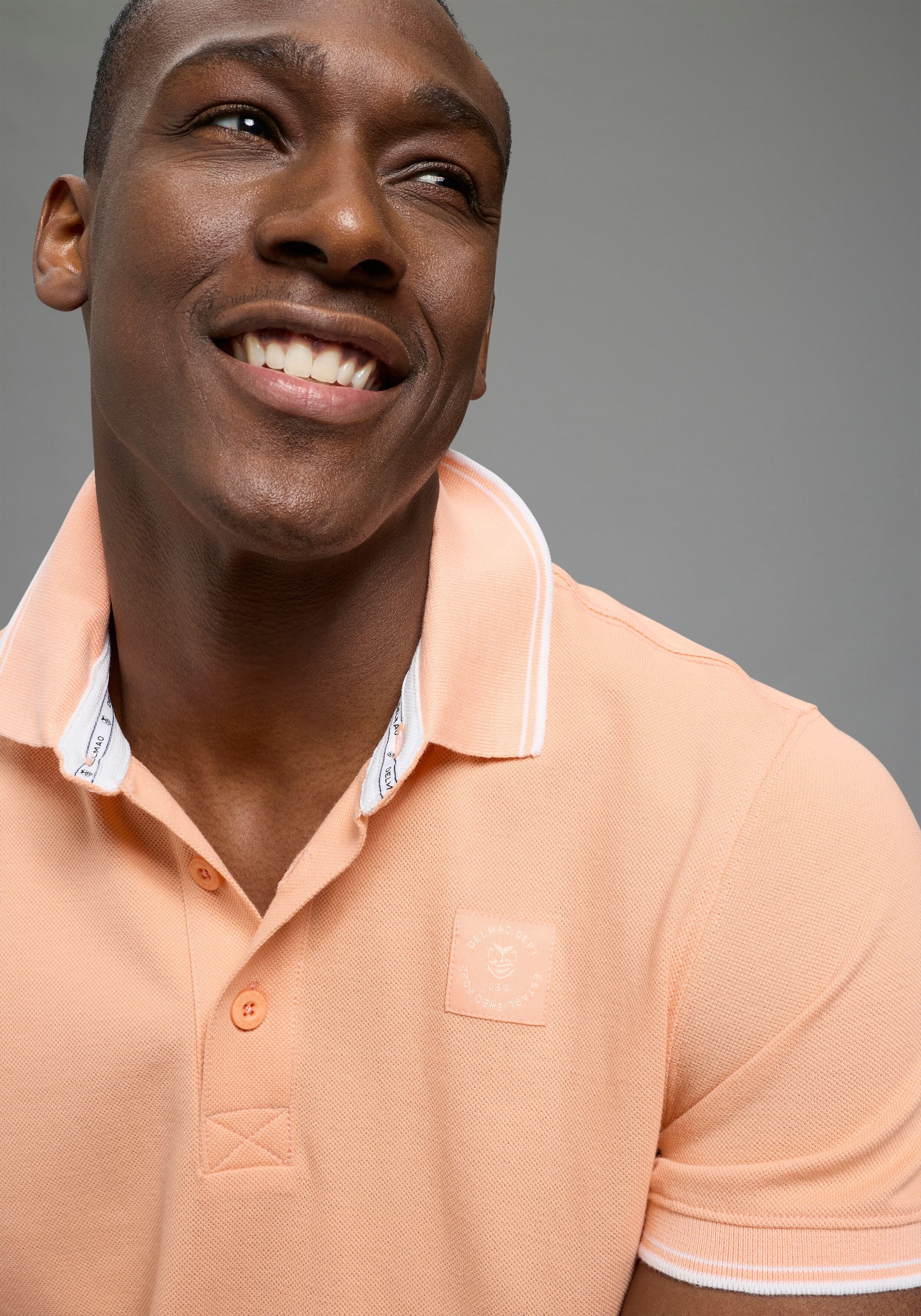 Poloshirt DELMAO "in vielen Sommer Farben Preis-Leistungs Bestseller", Herren, Gr. 5XL (72/74), melba, Piqué, Obermaterial: 100% Baumwolle, unifarben, Basic, regular fit, Rippbündchen, Shirts Poloshirt, Trendige lockere Passform, immer perfekt gestylt Spo