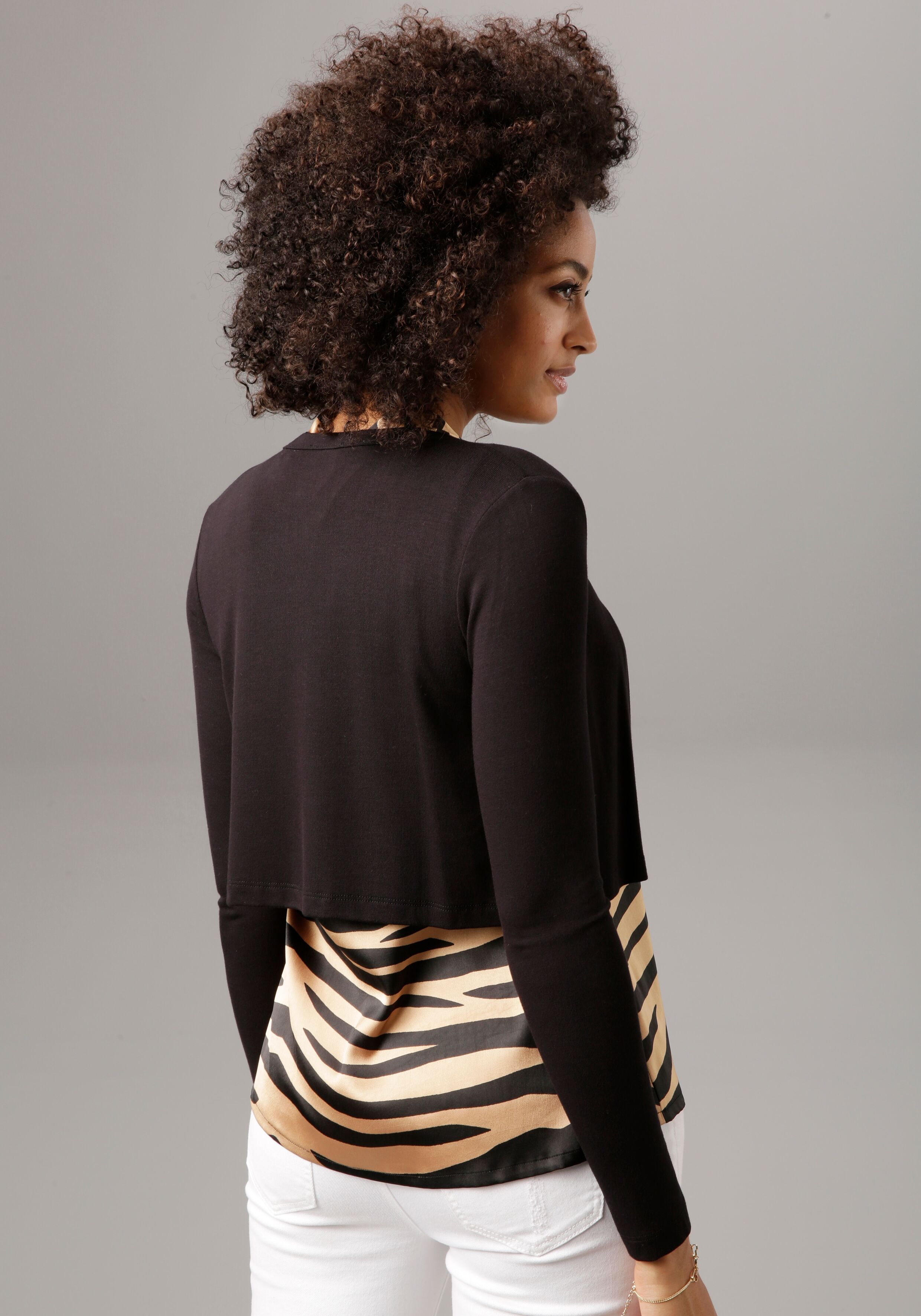 Bolero ANISTON SELECTED, Damen, Gr. 48, schwarz, Feinstrick, Obermaterial: 94% Viskose, 6% Elasthan, unifarben, figurumspielend taillenlang, Rundhals, Strickjacken Bolero, mit funkelndem Verschlussknopf schwarz 48