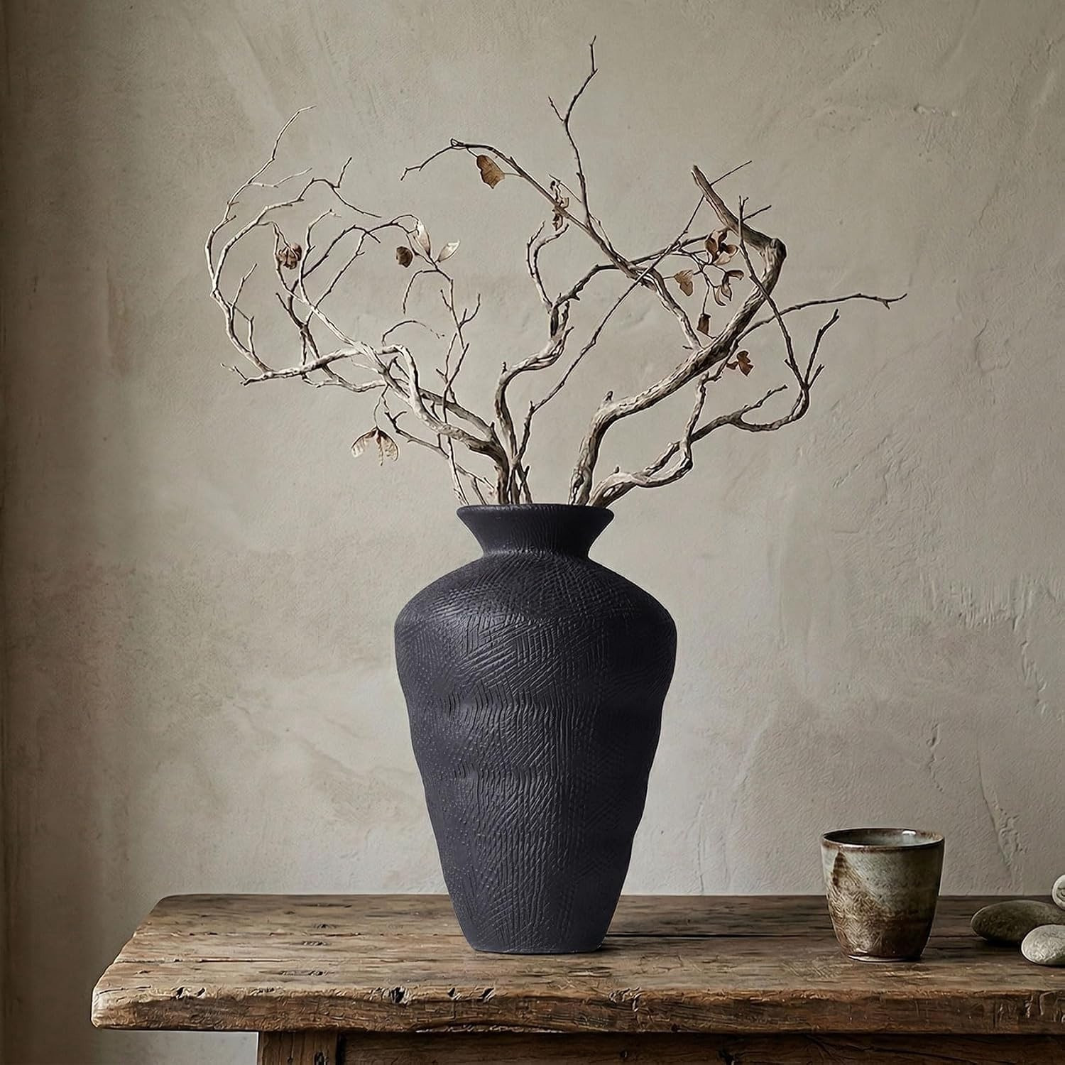 Vintage aardewerken bloemenvase met roestlook voor huisdecoratie