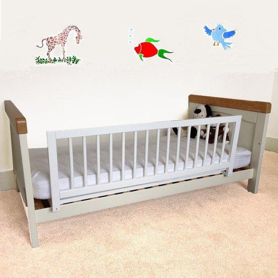 Wit houten kinderbed met veiligheidsnet en mesh textiel, B/D/H: 110 x 38 cm