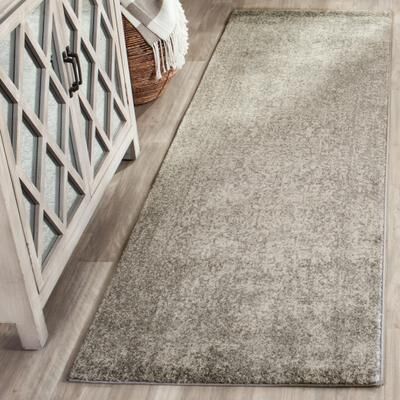 SAFAVIEH Evoke Quinn Vintage Distressed Rug
