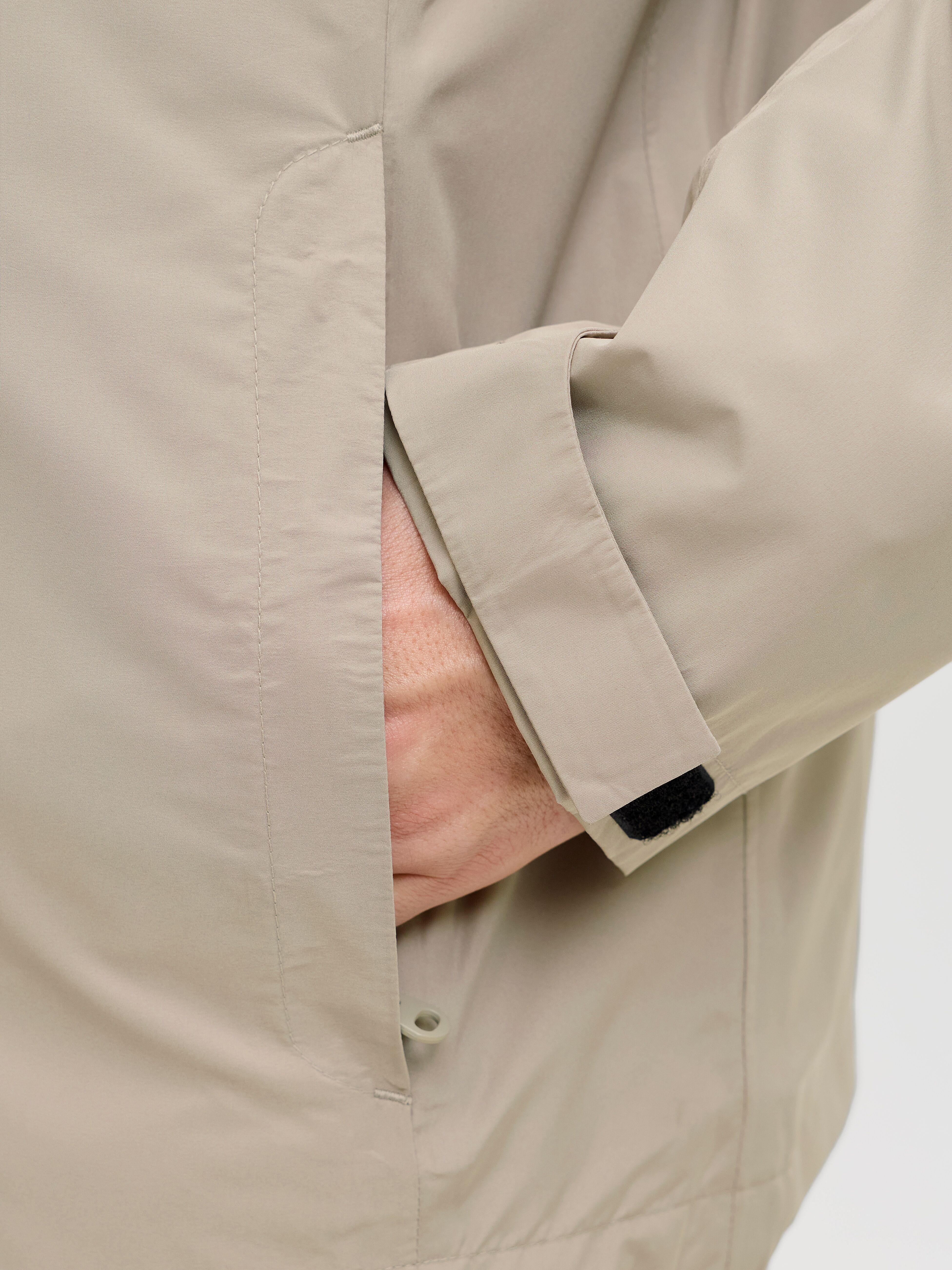 Outdoorjacke JACK & JONES "JJEFLYNN FUNCTIONAL JACKET NOOS", Herren, Gr. S, beige (string), Web, Obermaterial: 100% Polyester, unifarben, regular fit hüftlang, hoch geschlossener Ausschnitt, Jacken Outdoorjacke, mit Kordelzug string S