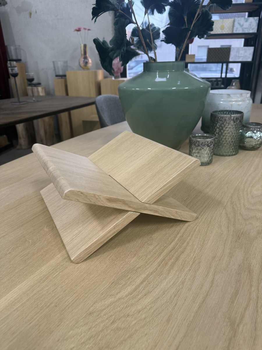 Handgemaakte boekensteun van massief eikenhout