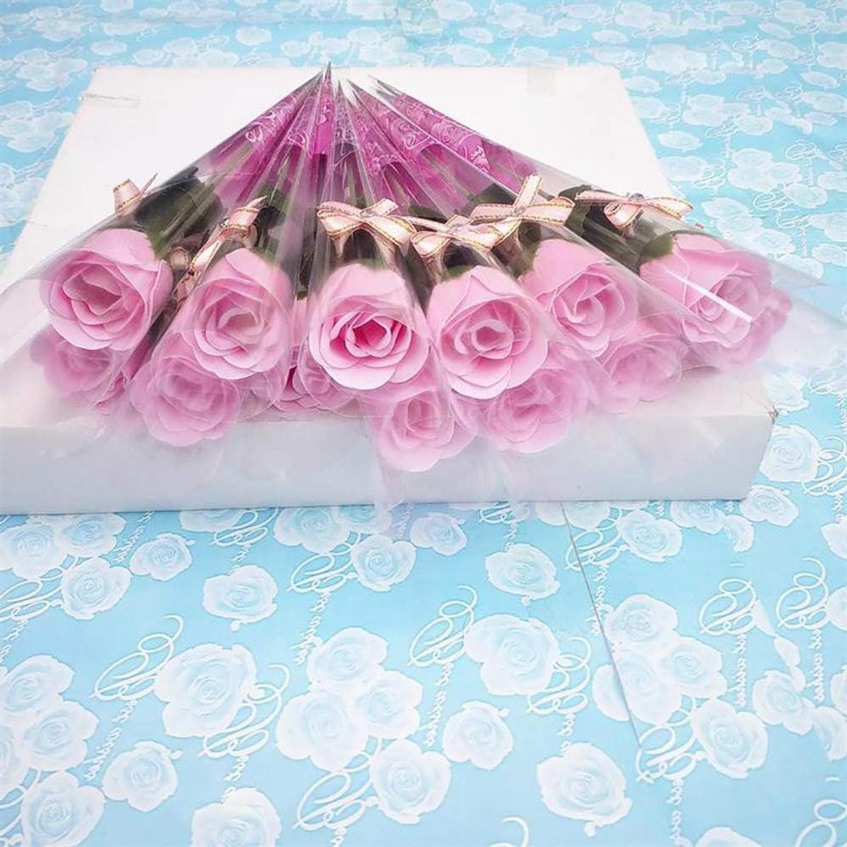 Handgemaakt boeket van kunstmatige rozen en zeepbloemen voor bruiloftdecoratie - Roze - 38 cm
