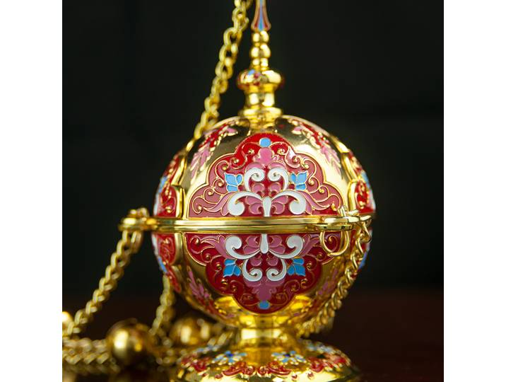 Encensoir Orthodoxe Plaqué Or avec Motifs Floraux en Émail Rouge, Rose et Bleu pour la Liturgie Chrétienne et la Cérémonie d'Encens