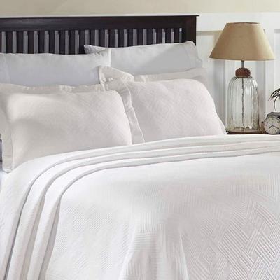 Home City, Inc. Geometric Fret Bedspread Set, Full / Double, White