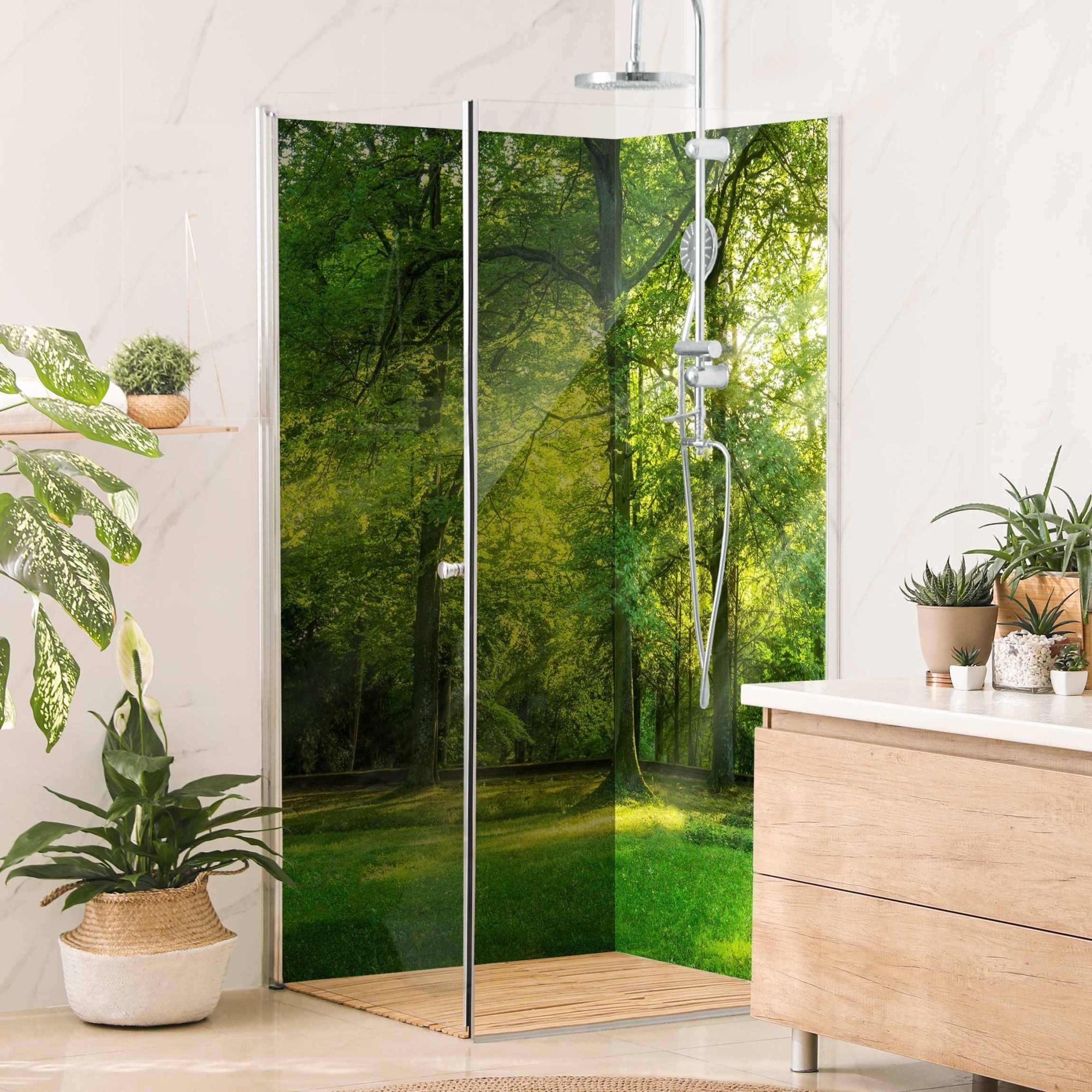 Duschrückwand Wald selbstklebend - 0.61 mm Wandpaneel wasserfest Wald grün Motiv Badrückwand fugenlos Premium matt 90x210 cm