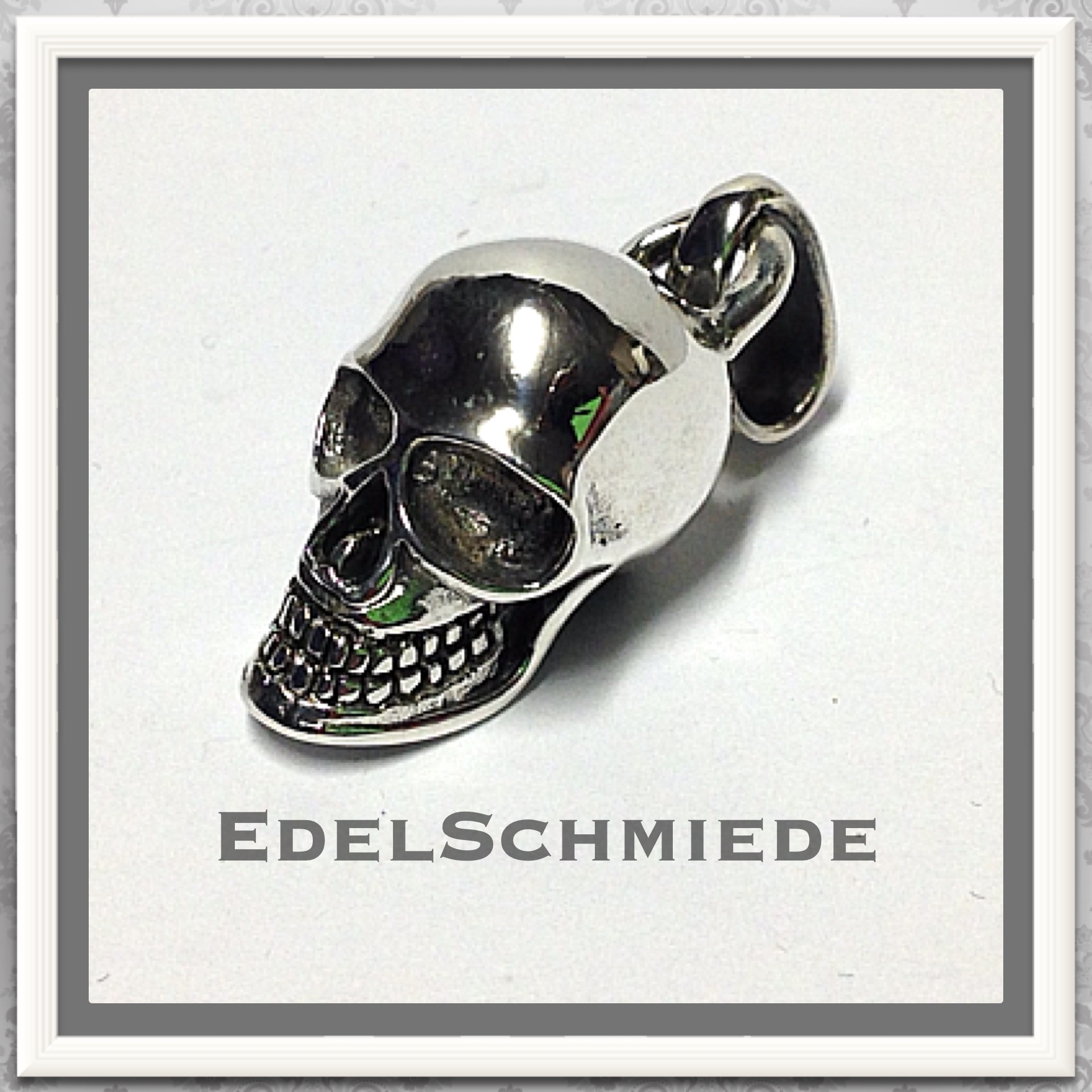 Totenschädel in 925 Silber als Kettenanhänger