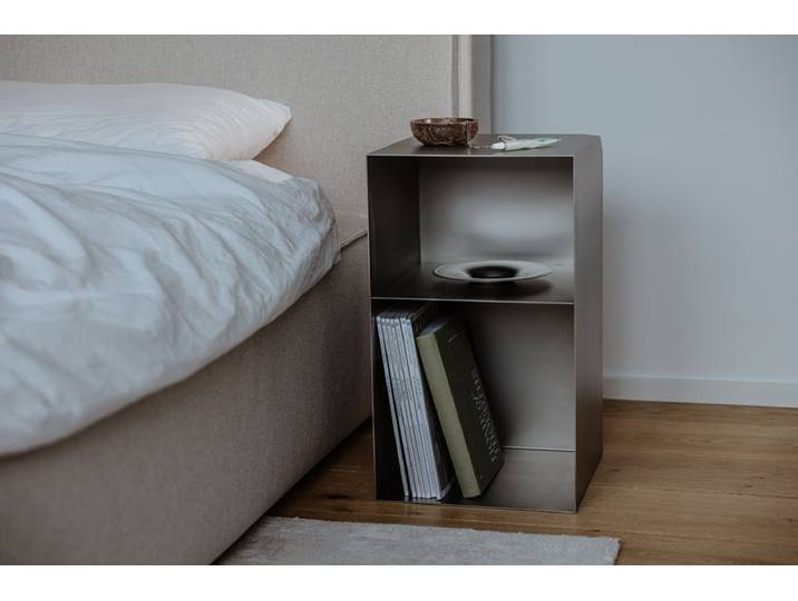 Beistelltisch-Nachttisch RAW C – Edelstahl-Kubus mit integriertem Regal - Edelstahl - Luxusbetten24