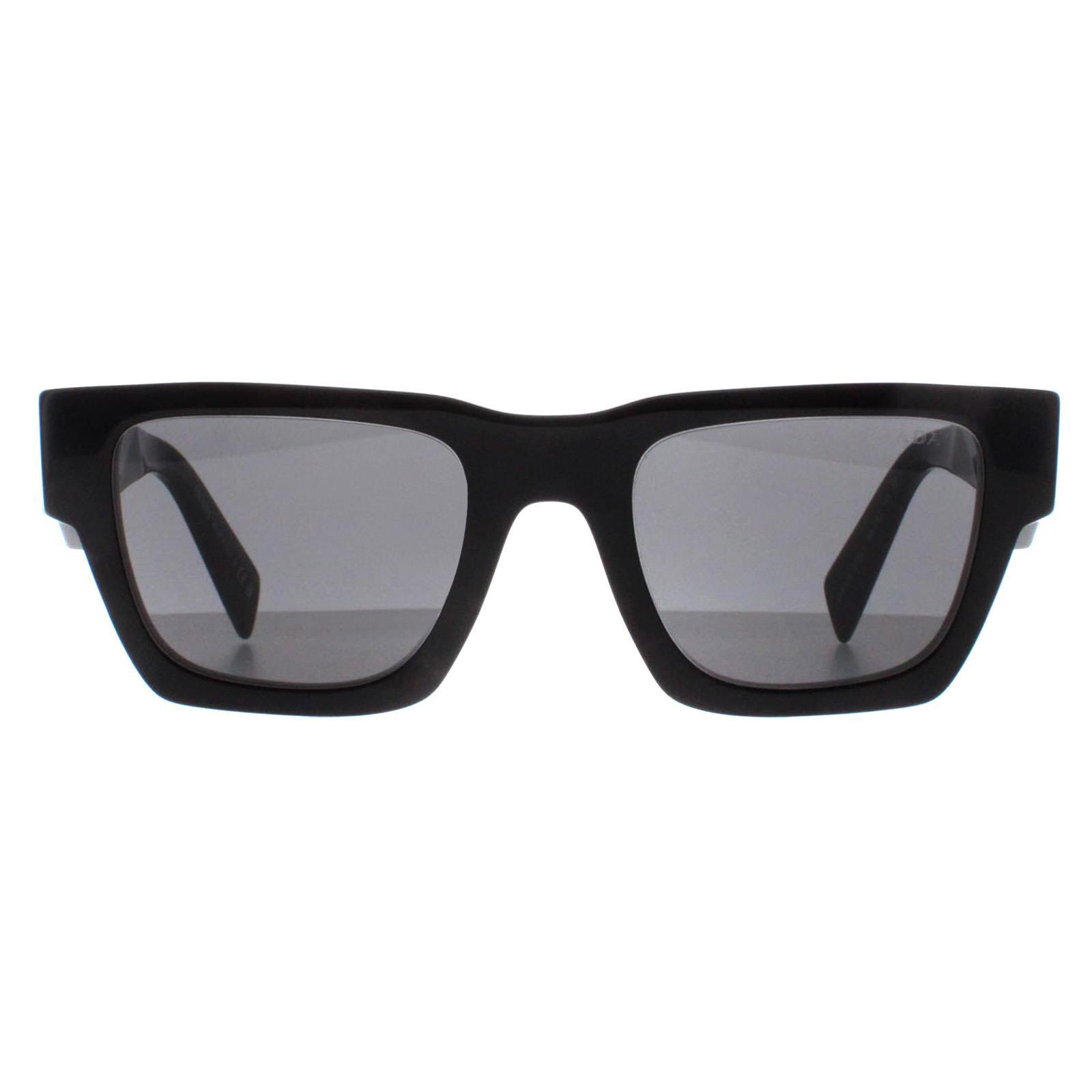 Prada PRA06S 16K08Z schwarz dunkelgrau Sonnenbrille