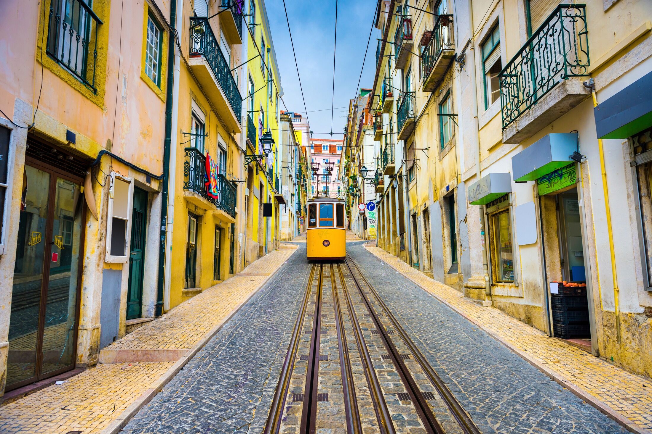 Fototapete PAPERMOON "LISSABON-GASSE-PORTUGAL ALT BAHN ATLANTIK STADT STRAssEN", bunt, B:3m L:2,23m, Vlies, Tapeten, Fototapete bunt B/L: 3m x 2,23m, Bahnen: 6 Stk.