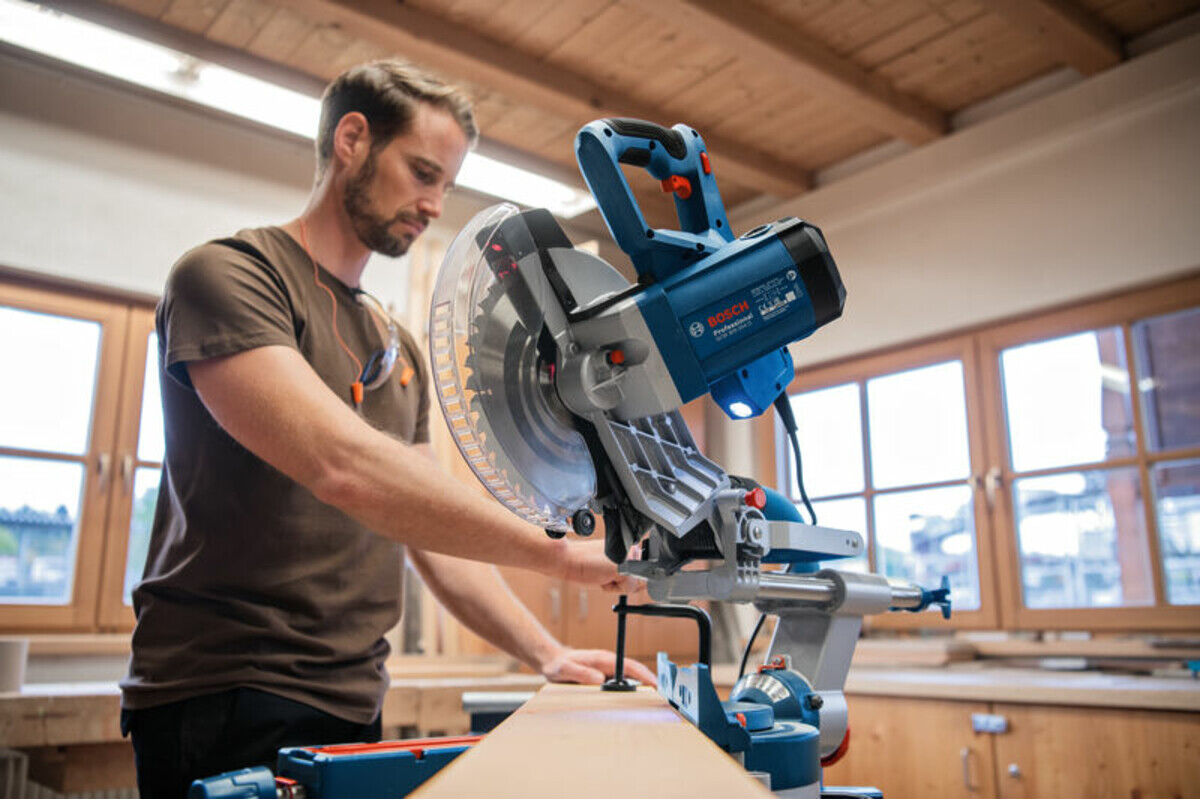 Bosch Kapp- und Gehrungssäge GCM 305-254 D (0601B49100)
