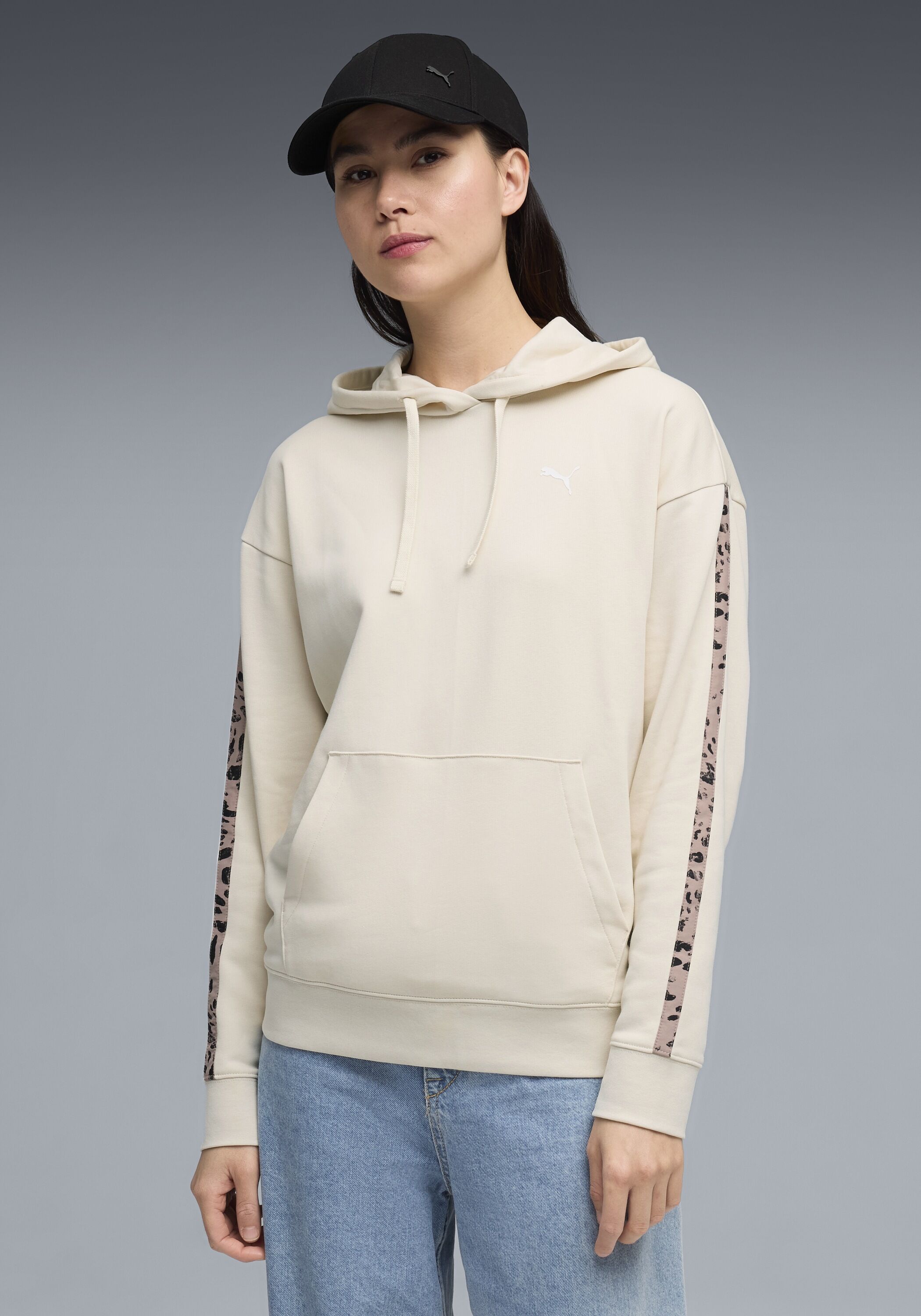 Kapuzensweatshirt PUMA "ESS GRAPHIC ANIMAL COMFORT HOODIE TR", Damen, Gr. L, beige (alpine snow), Sweatware, Obermaterial: 68% Baumwolle, 32% Polyester, bedruckt, comfort fit normal, angesetztes Bündchen, Sweatshirts Kapuzensweatshirt, sportlicher Stil, m