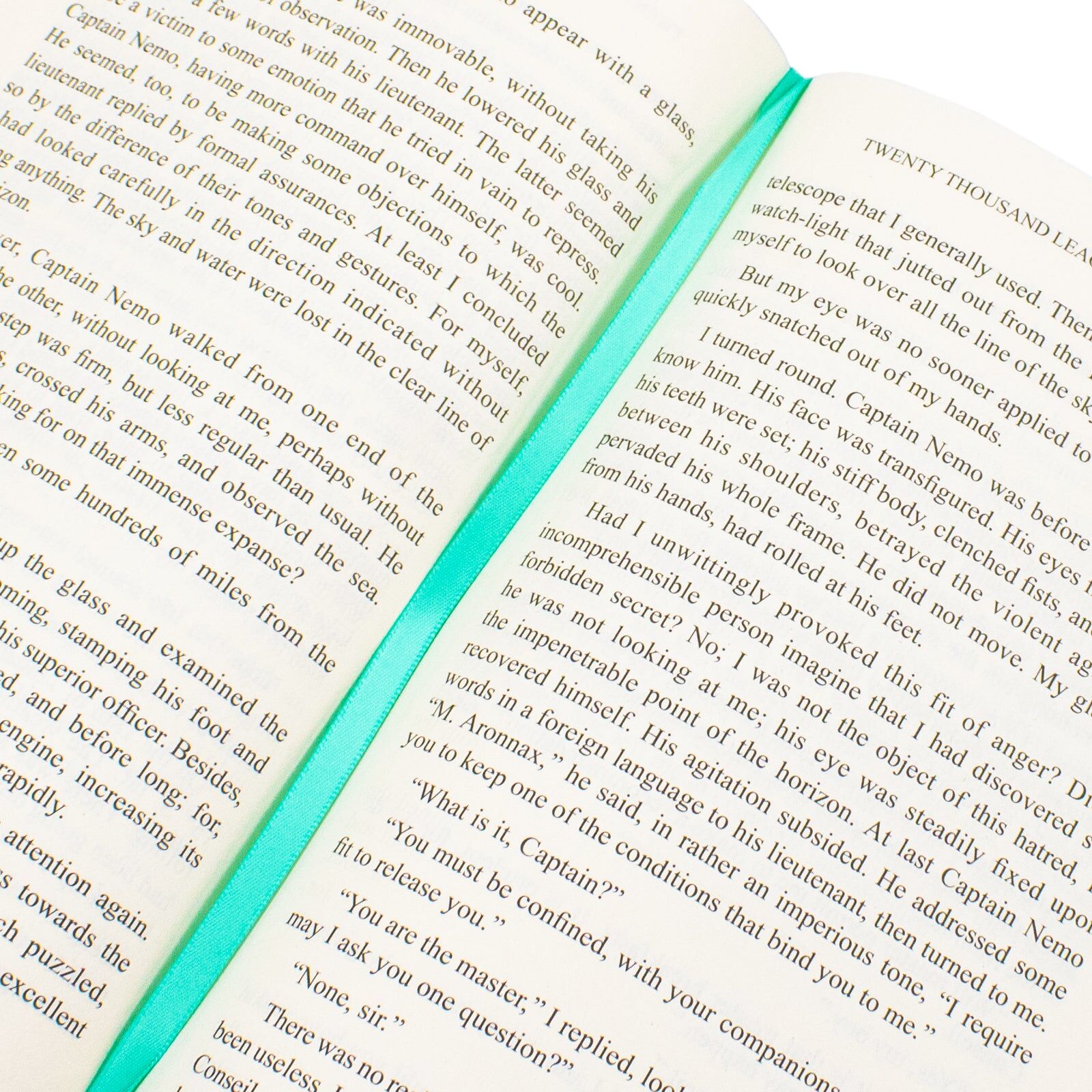 Wilco International LLP Twenty Thousand Leagues Under the Sea by Jules Verne (Deluxe Hardback Sprayed Edge Edition)