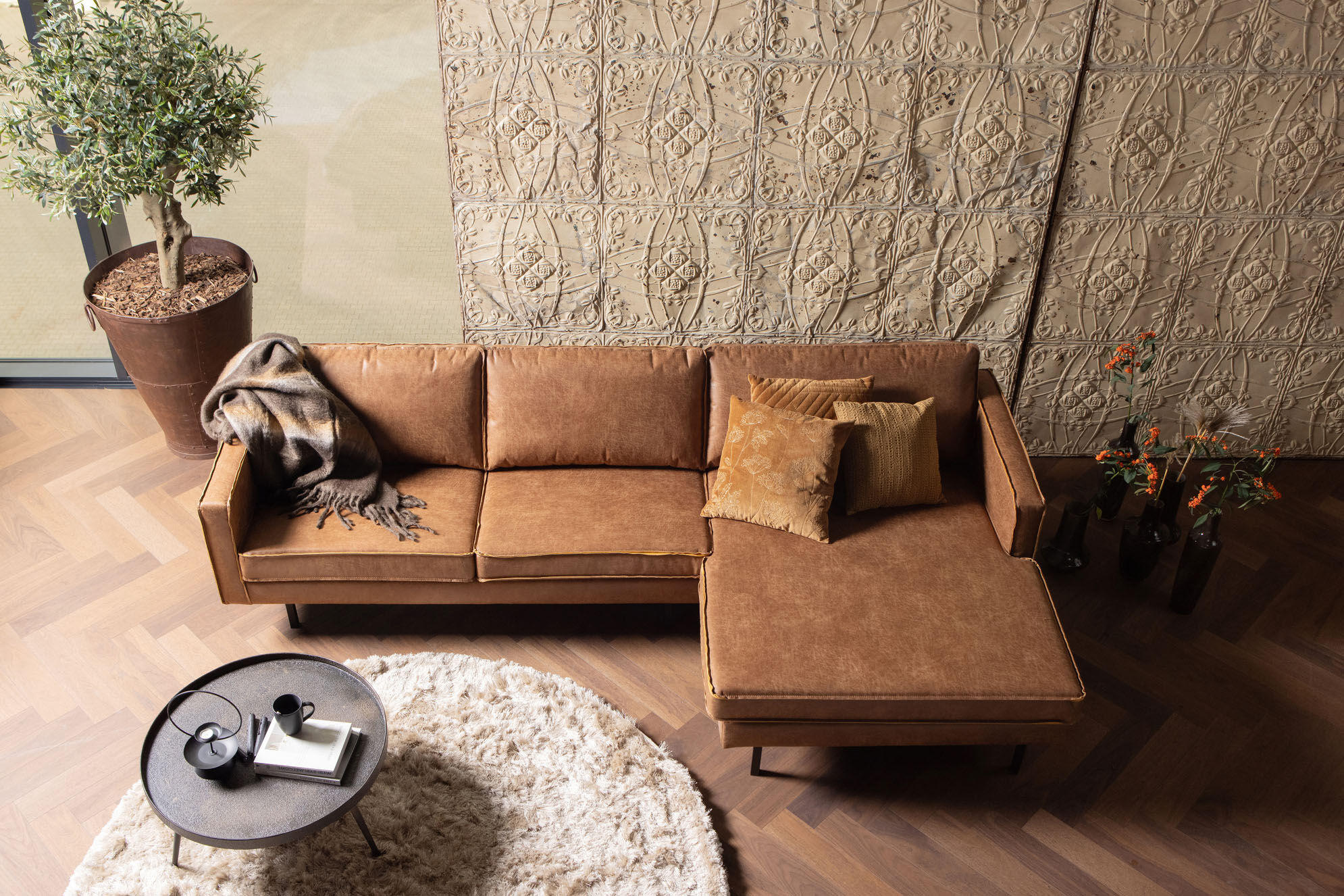 Ecksofa WOOOD "Rodeo Recycling-Lederfaser-Verbundstoff, H 85 x B 300 x T 155/86 cm", braun (cognac), B:300cm H:85cm T:155cm, Sofas, Ecksofa, Tragkraft 250 kg, Gute Verschleissfestigkeit, pfleigleicht, Metallbeine cognac B/H/T: 300cm x 85cm x 155cm, Chaise