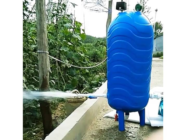 Druckbehälter Druckkessel Blauer Wasserdrucktank 60 100 120 150 Liter, PE Druckwasserspeicherbehälter Mit Armaturen, Vertikaler Brunnenpumpentank Für Den Heimgebrauch, Vollautomatisch(150L - 45X110cm)