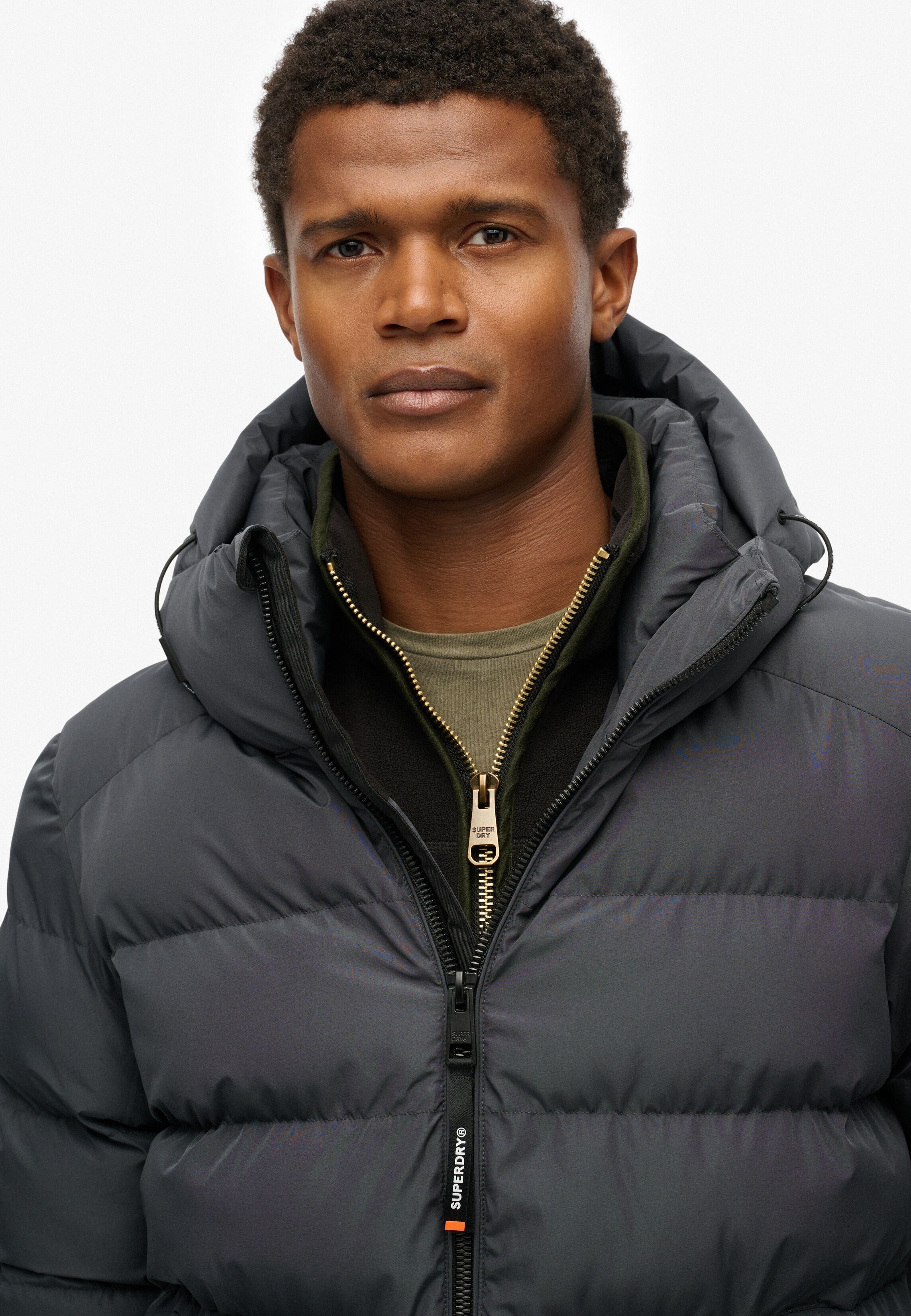 Steppjacke SUPERDRY "HOODED SPORTS PUFFER JACKET", Herren, Gr. XXL, schwarz (ebony, ebony), Web, Obermaterial: 100% Polyester, unifarben, relaxed fit normal, elastischer Bund, Jacken Steppjacke, Kunstfaser, relaxed fit ebony, ebony XXL