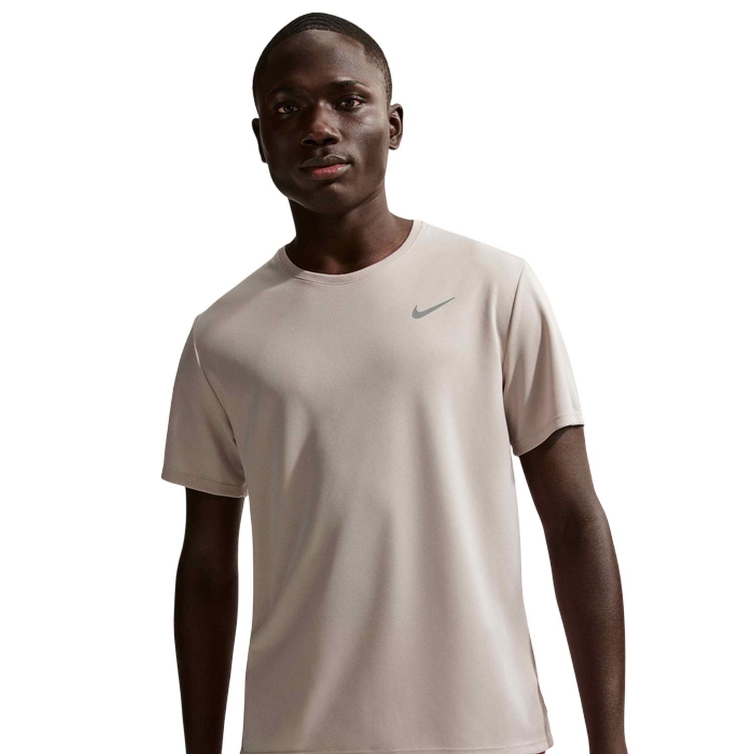 Nike - "Miler" T-Shirt für Herren, Reflektierende Details (Mond)